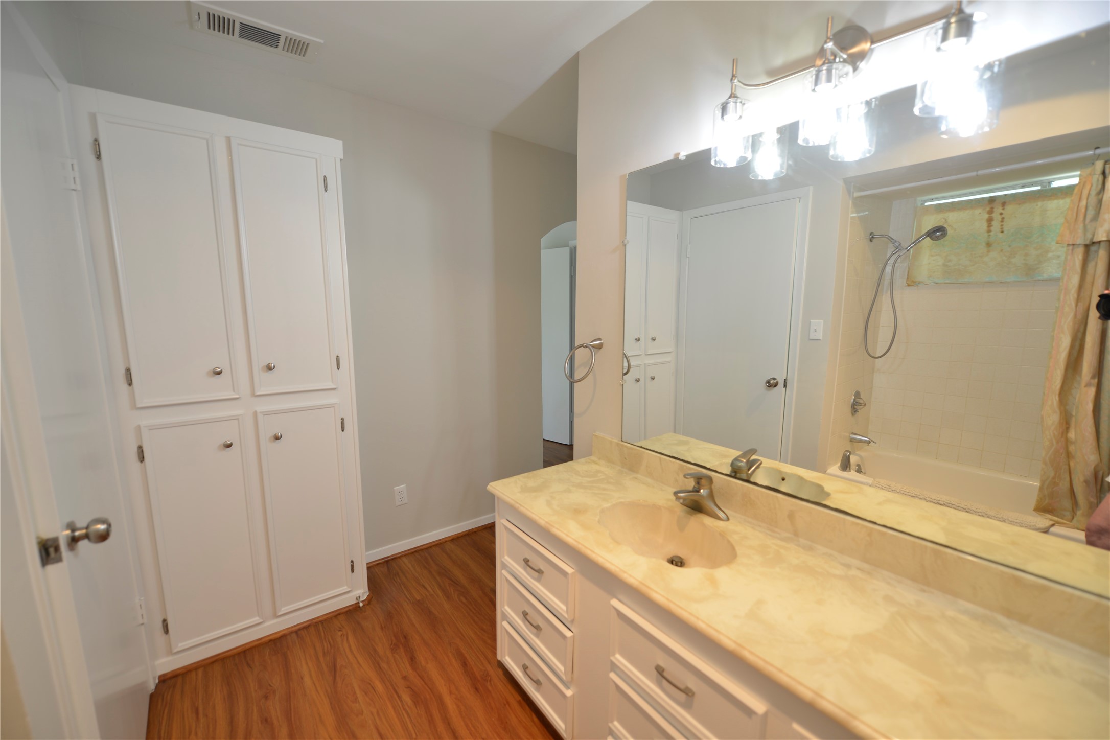 247 Selkirk Drive Property Photo 17