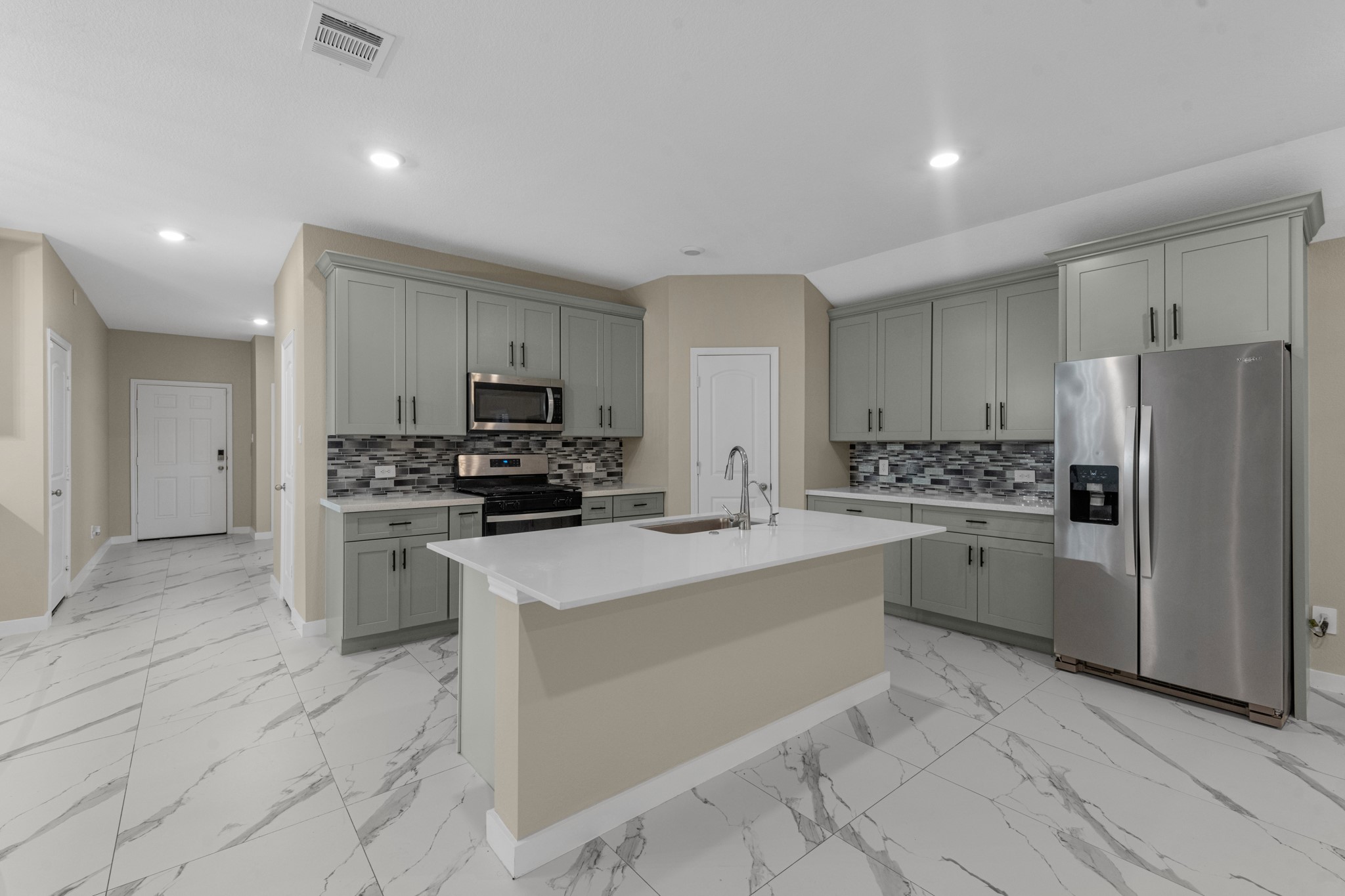 15223 Mayflower Street Property Photo 6