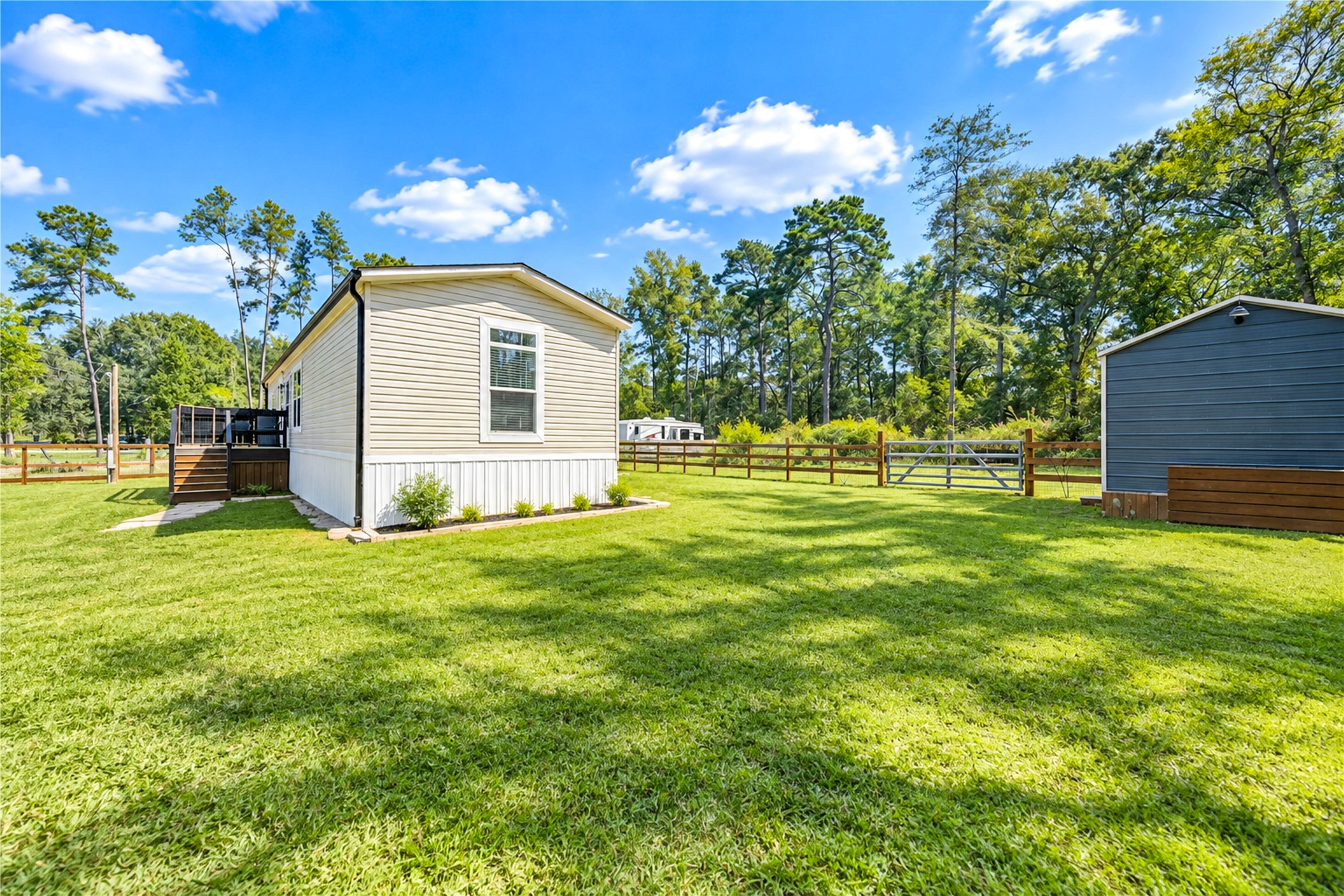 225 County Road 3294 Property Photo 9