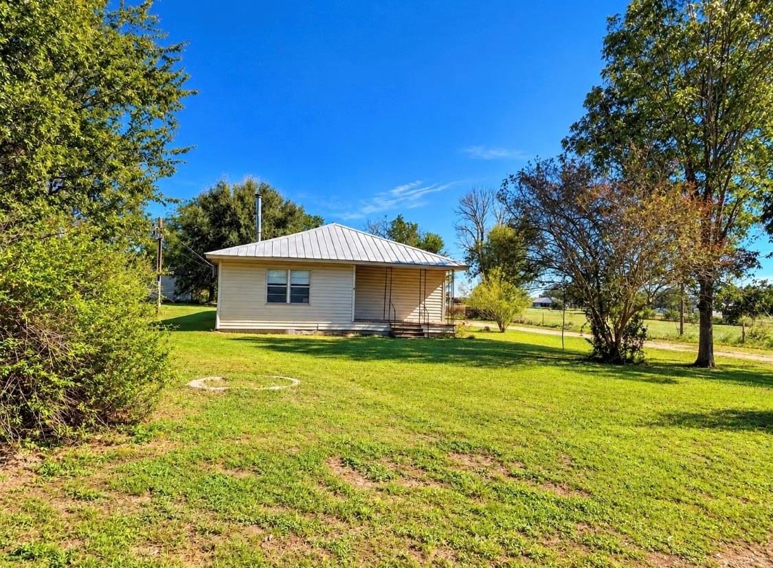 809 South Line Ave, Bellville Tx 77418 Property Photo 2