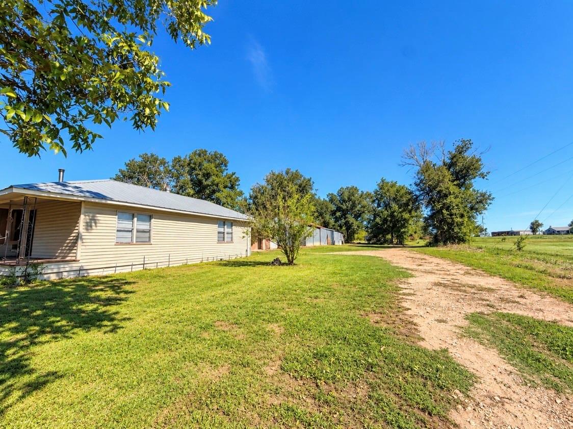 809 South Line Ave, Bellville Tx 77418 Property Photo 3