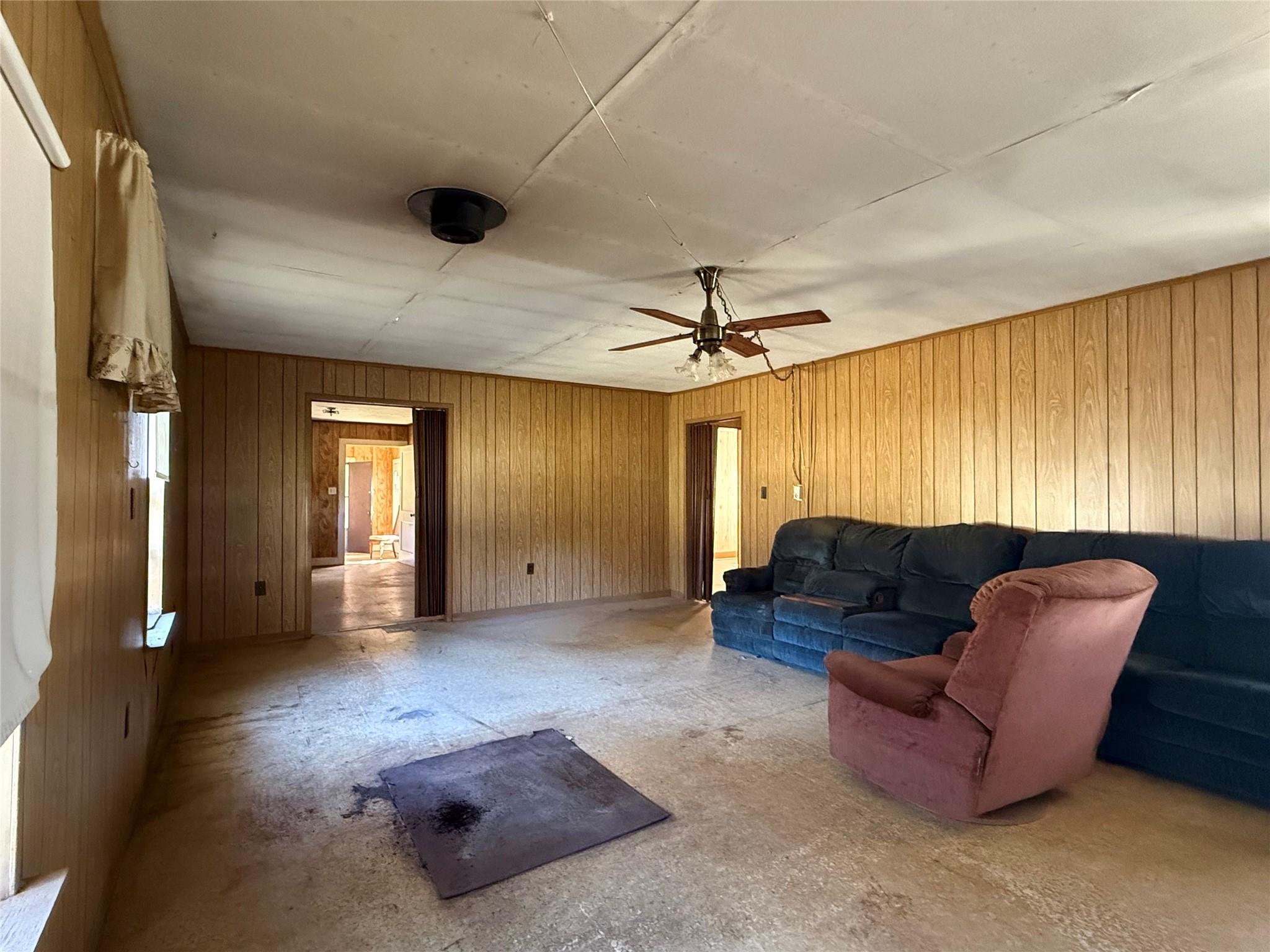 809 South Line Ave, Bellville Tx 77418 Property Photo 5