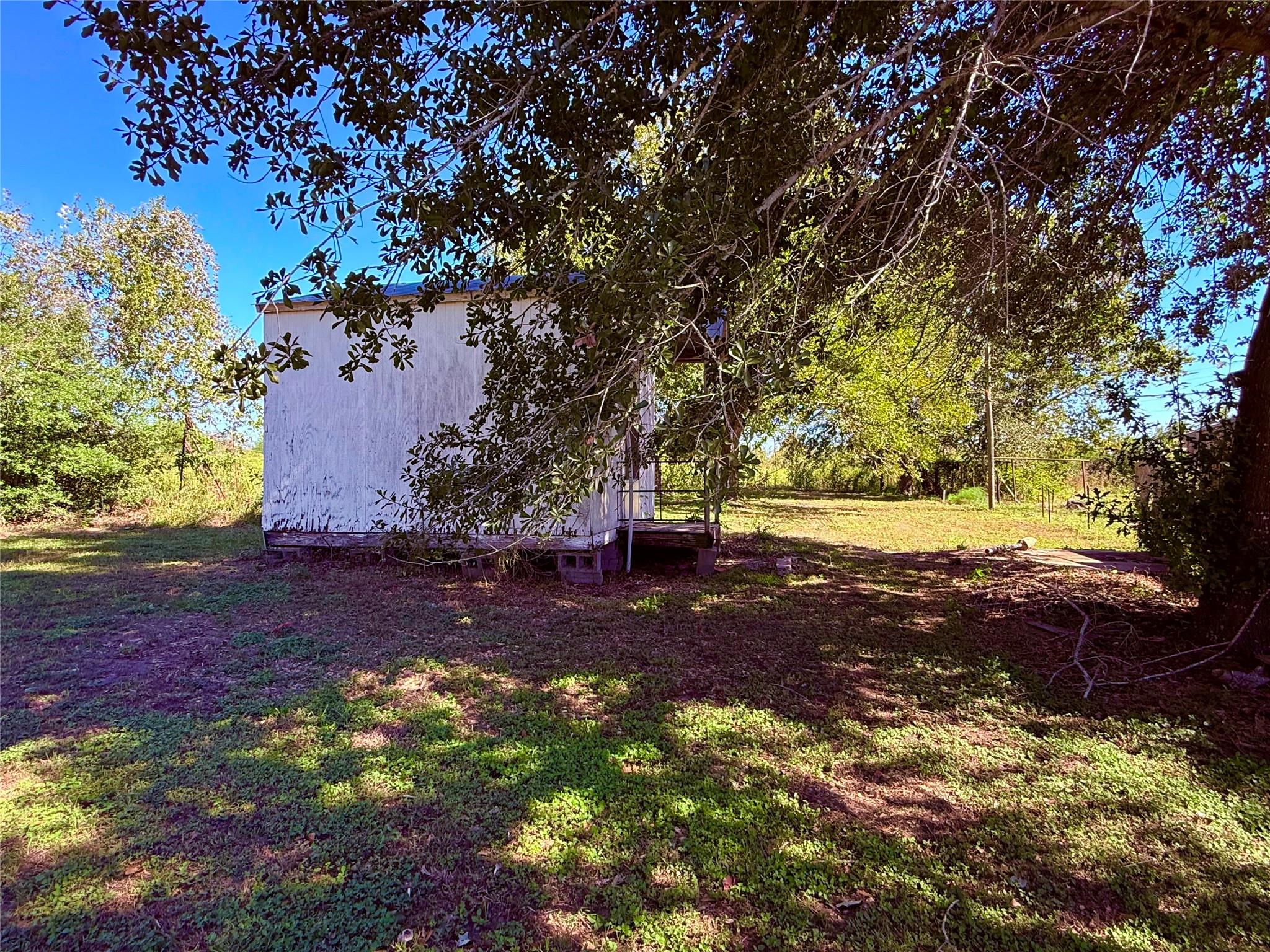 809 South Line Ave Property Photo 10