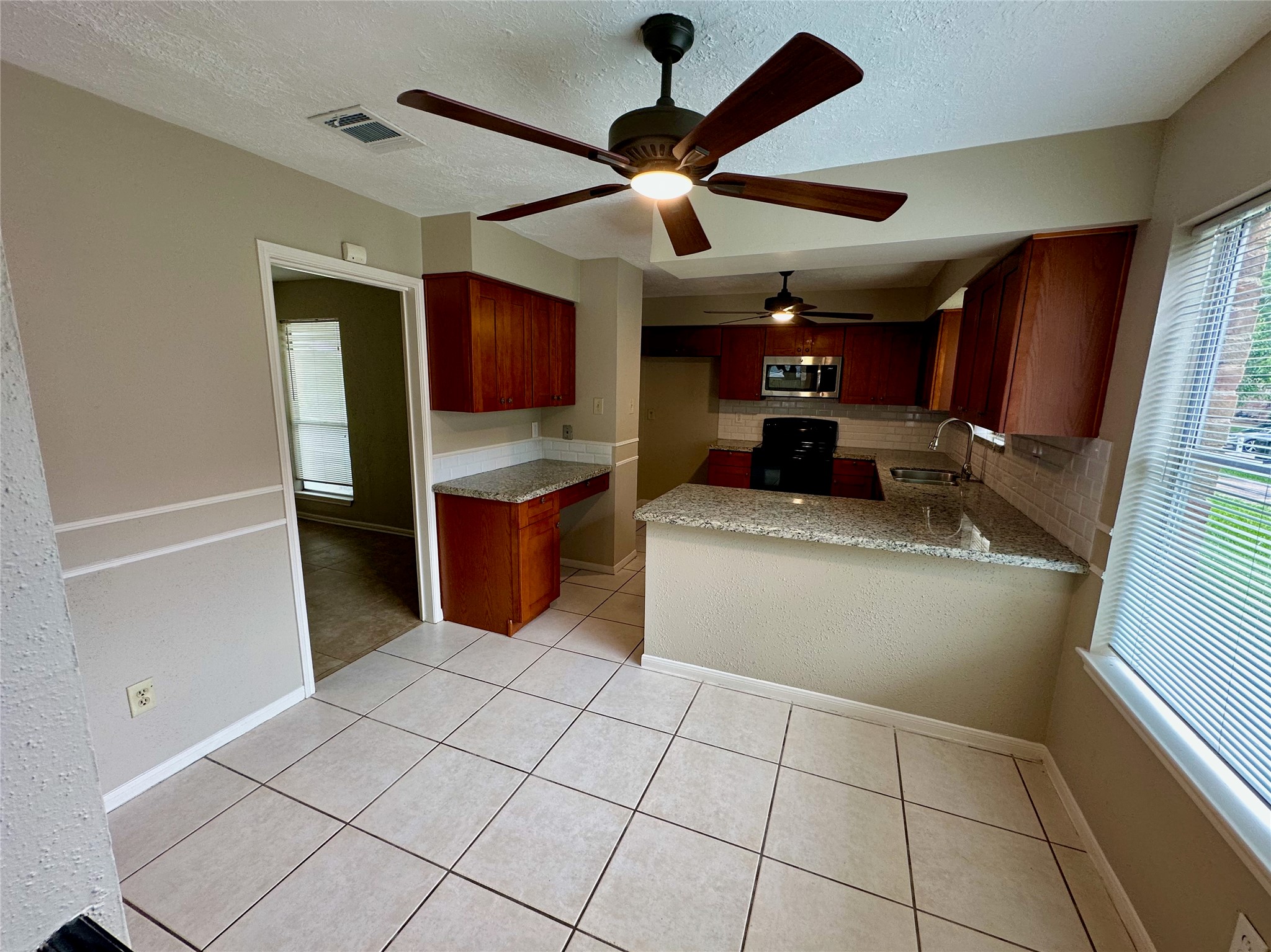 2711 Colony Property Photo 6