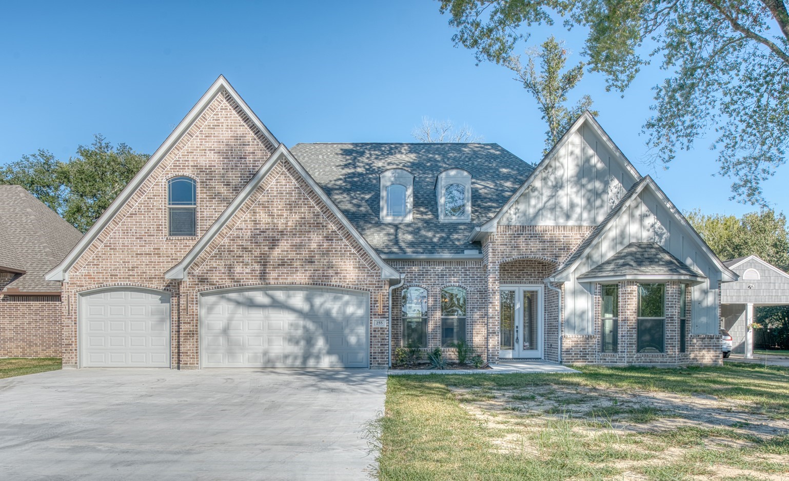 255 W Caldwood Drive Property Photo