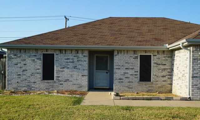 401 James Loop Property Photo 1