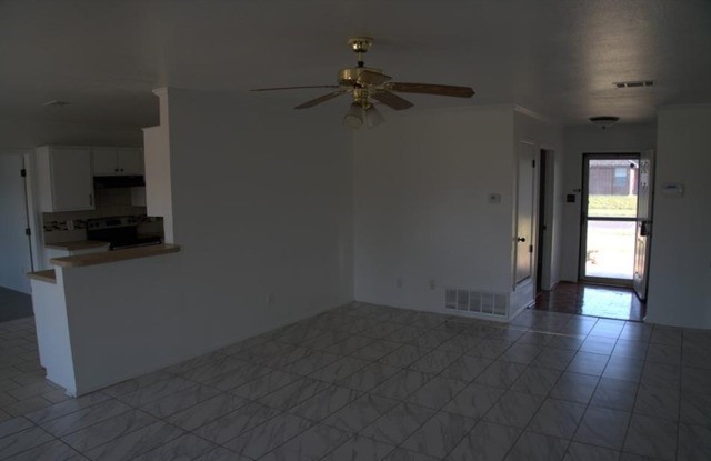401 James Loop Property Photo 14