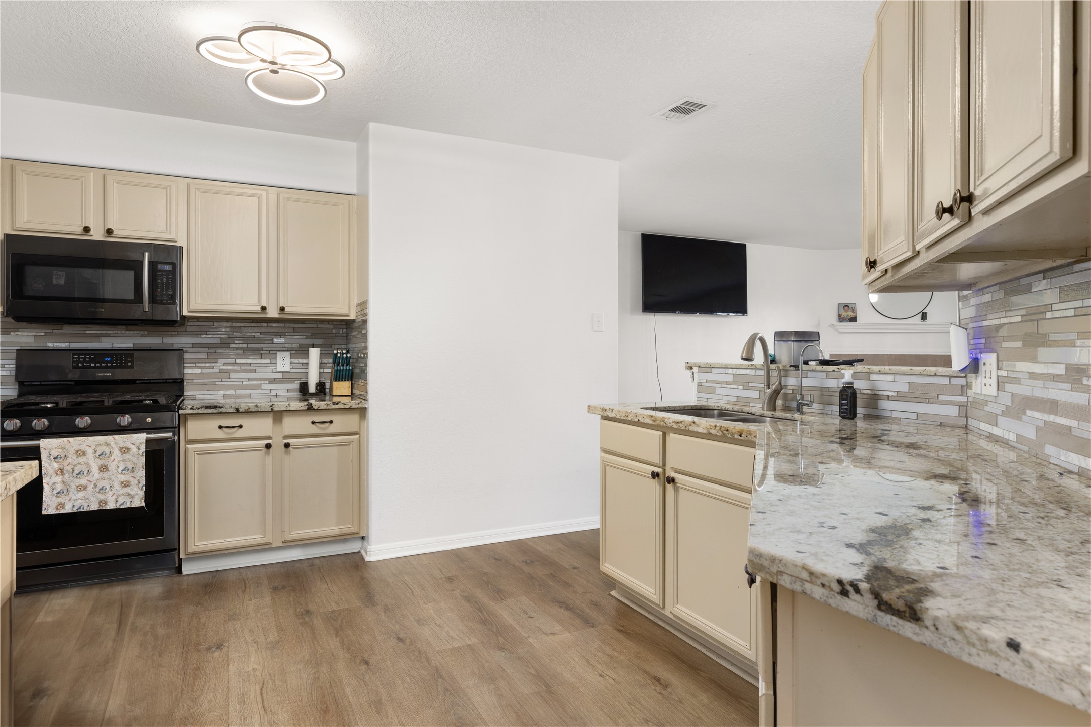 4919 Conifer Ridge Way Property Photo 7