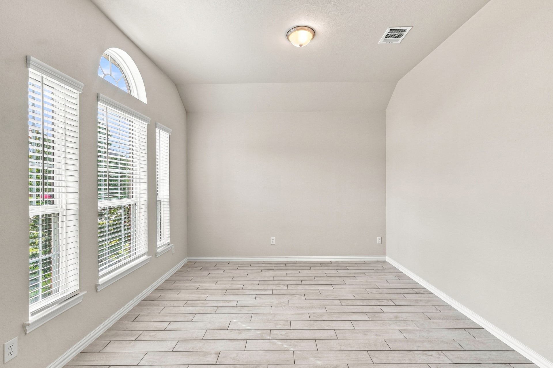 13322 Sea Breeze Drive Property Photo 6