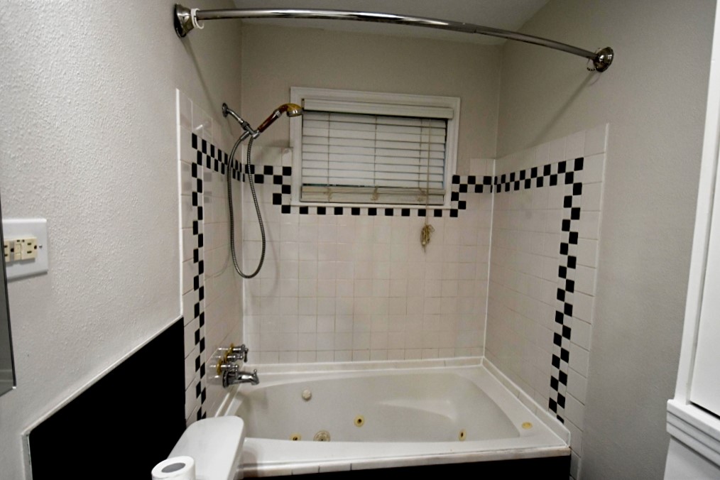 10213 Fairland Drive Property Photo 7