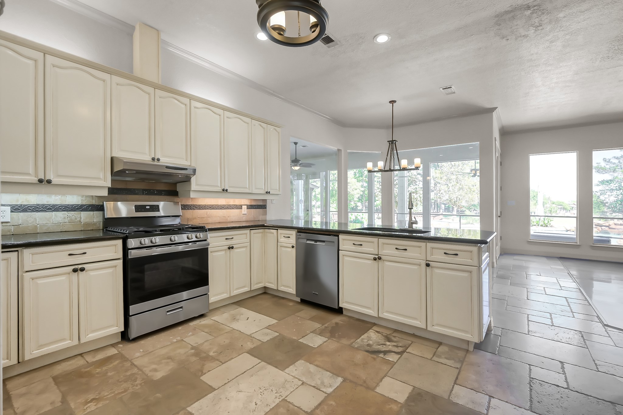 12758 Aries Loop Loop Property Photo 9