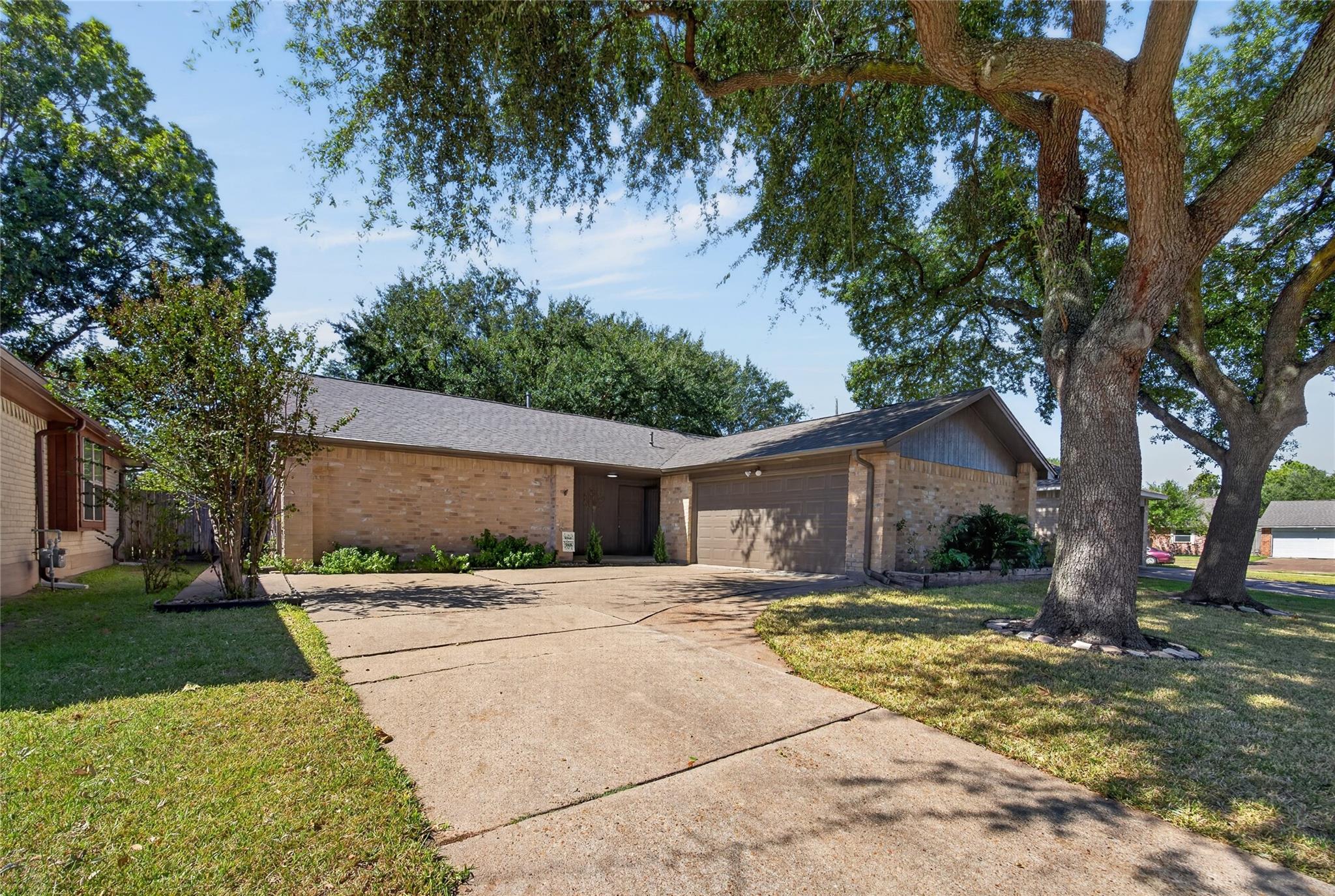 3706 Luton Park Drive, Houston Tx 77082 Property Photo 1