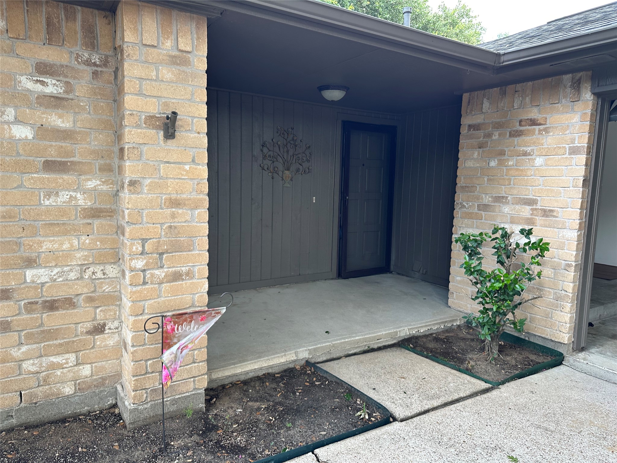 3706 Luton Park Drive Property Photo 2