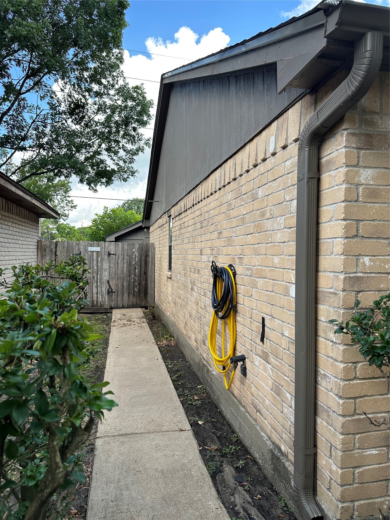 3706 Luton Park Drive Property Photo 3