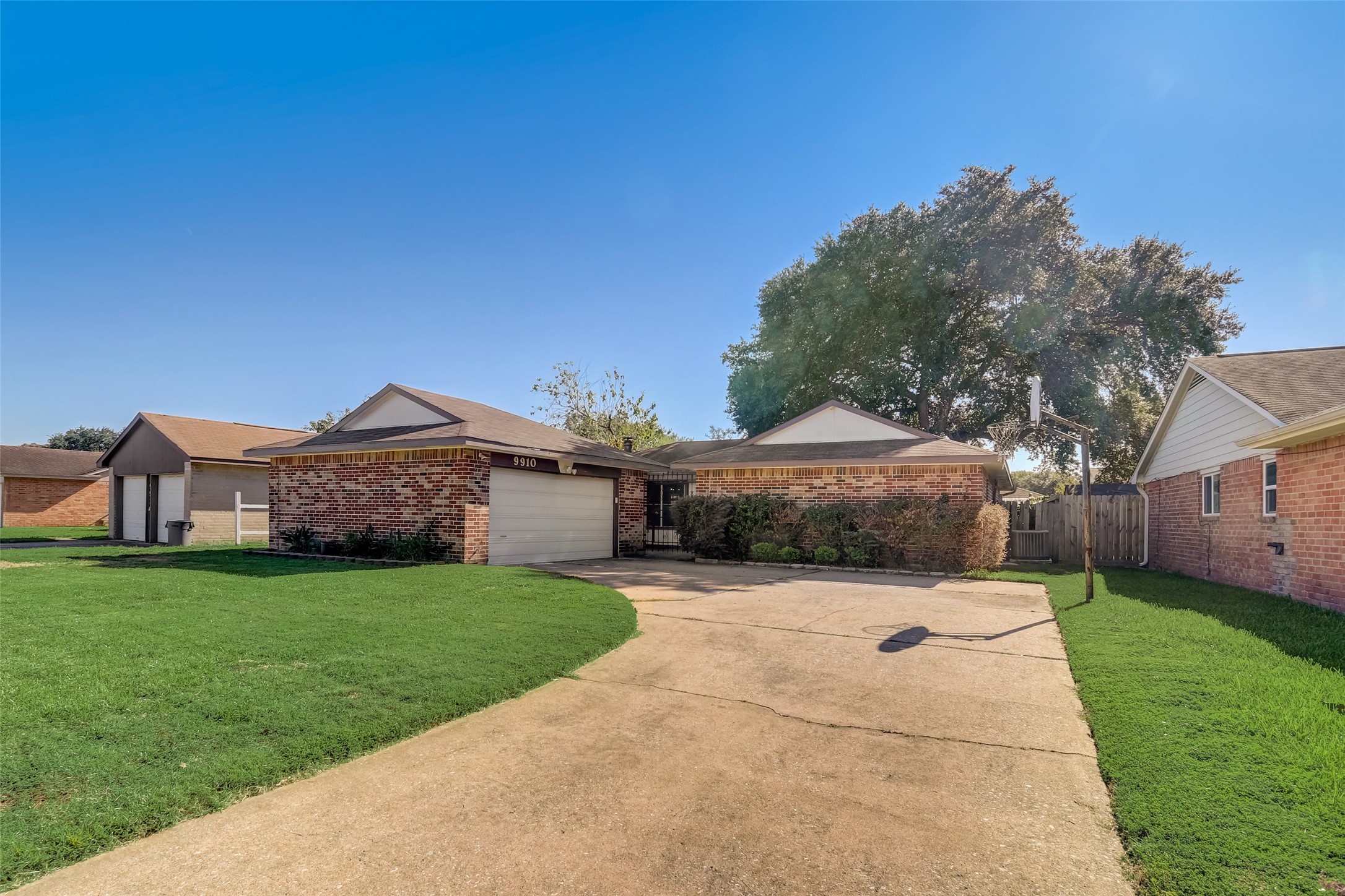 9910 Willmont Road Property Photo 3