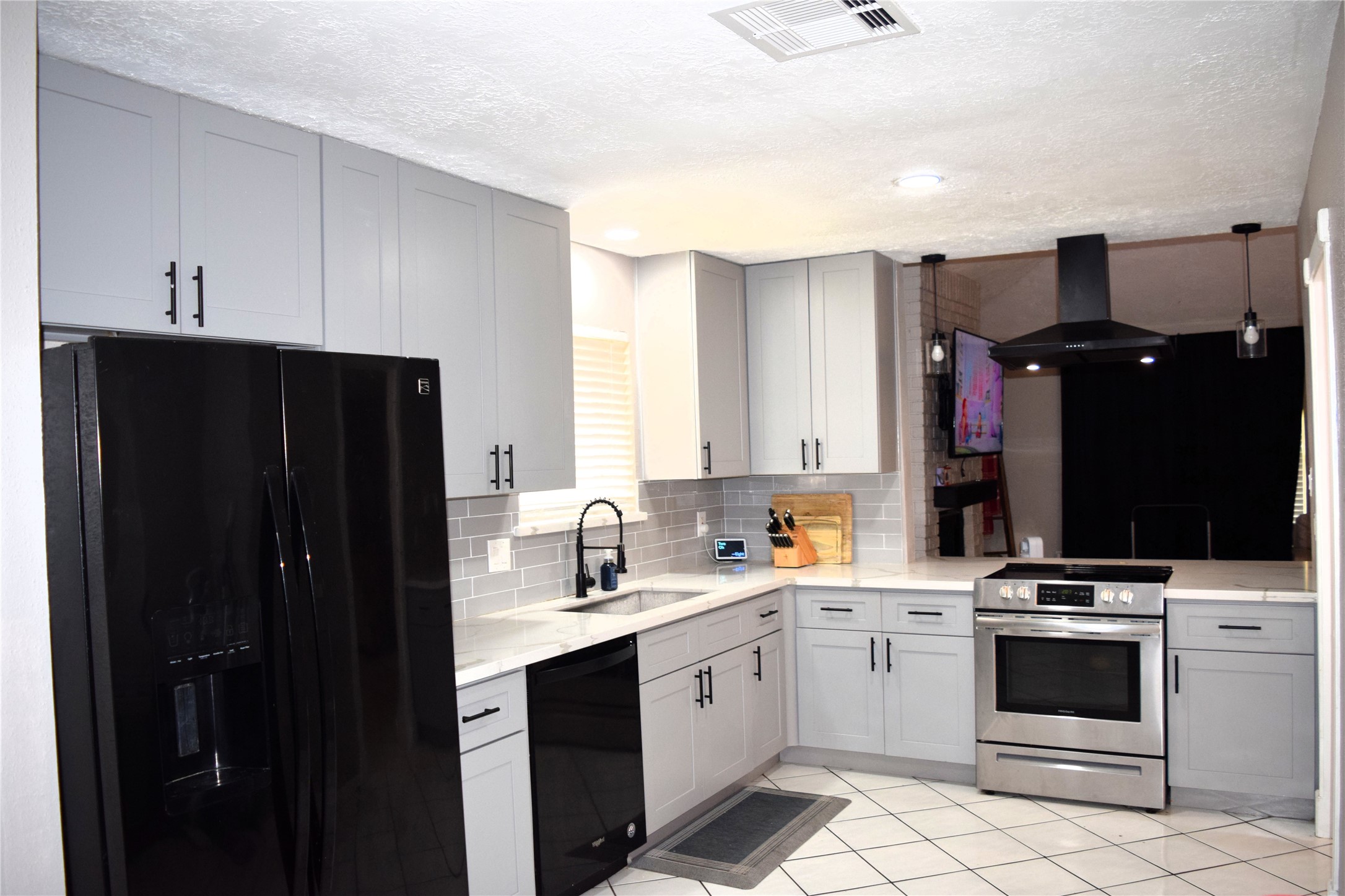 9910 Willmont Road Property Photo 4