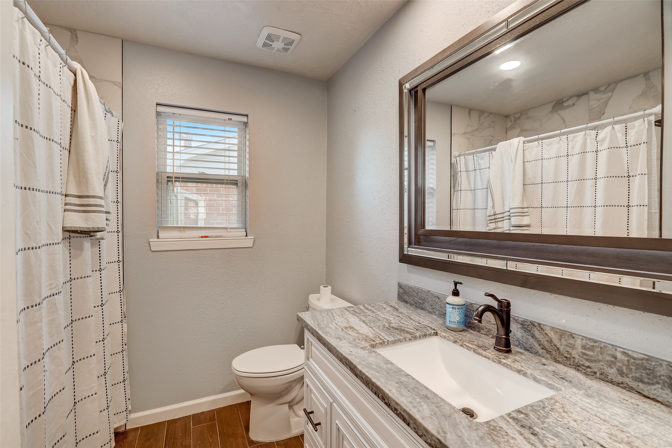 9910 Willmont Road Property Photo 15