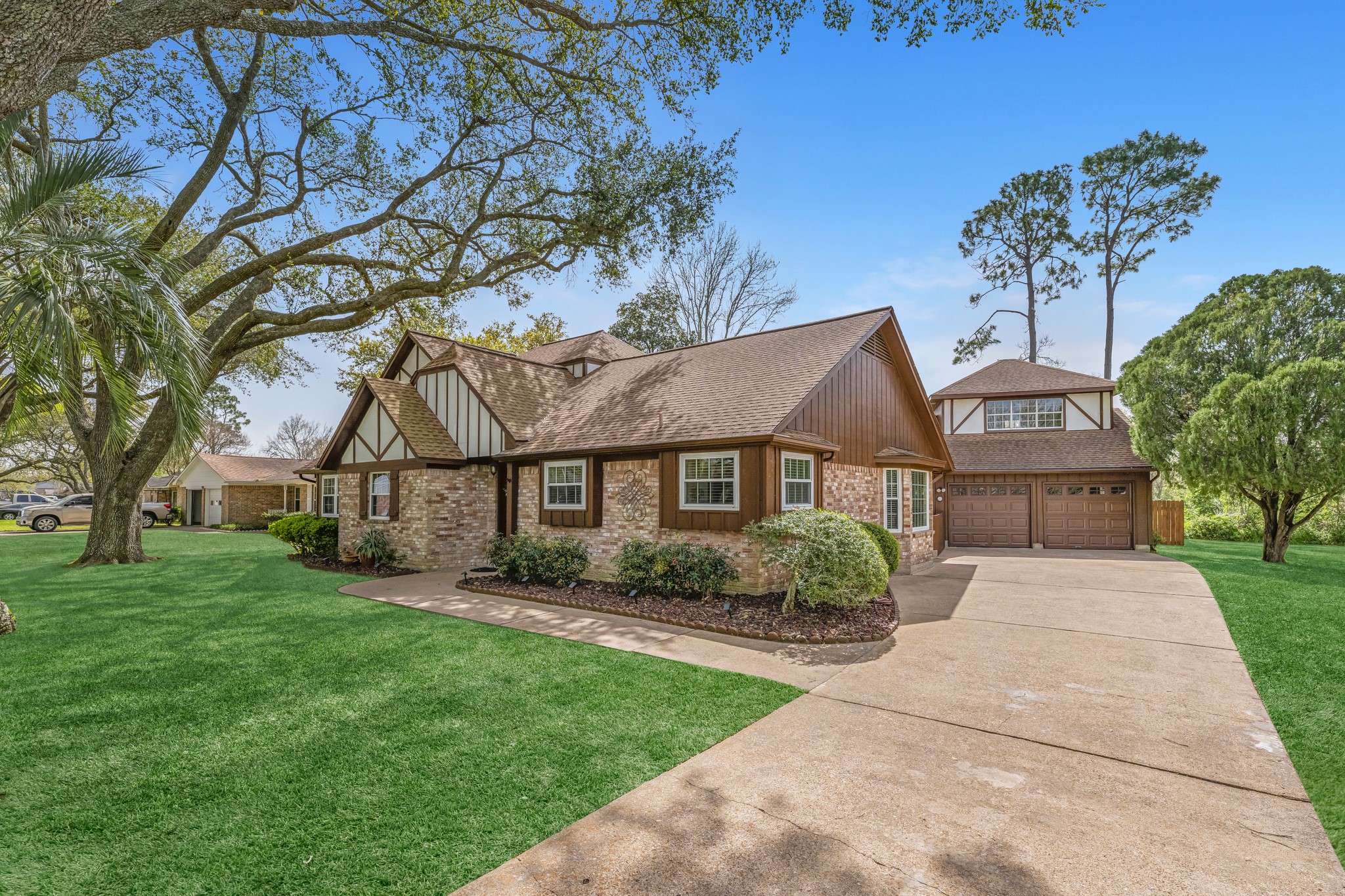 806 Riverside Drive Property Photo 3