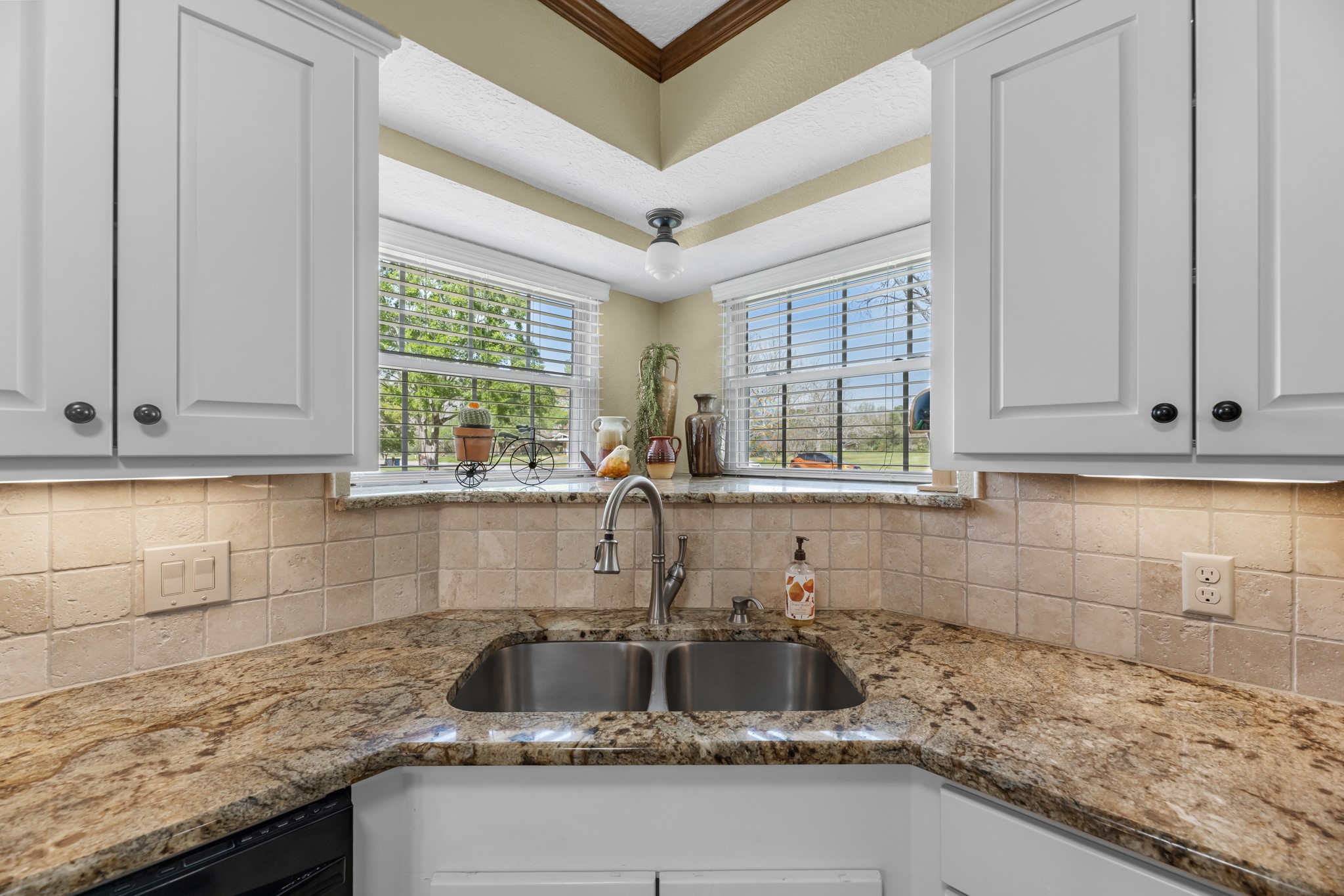 806 Riverside Drive Property Photo 10