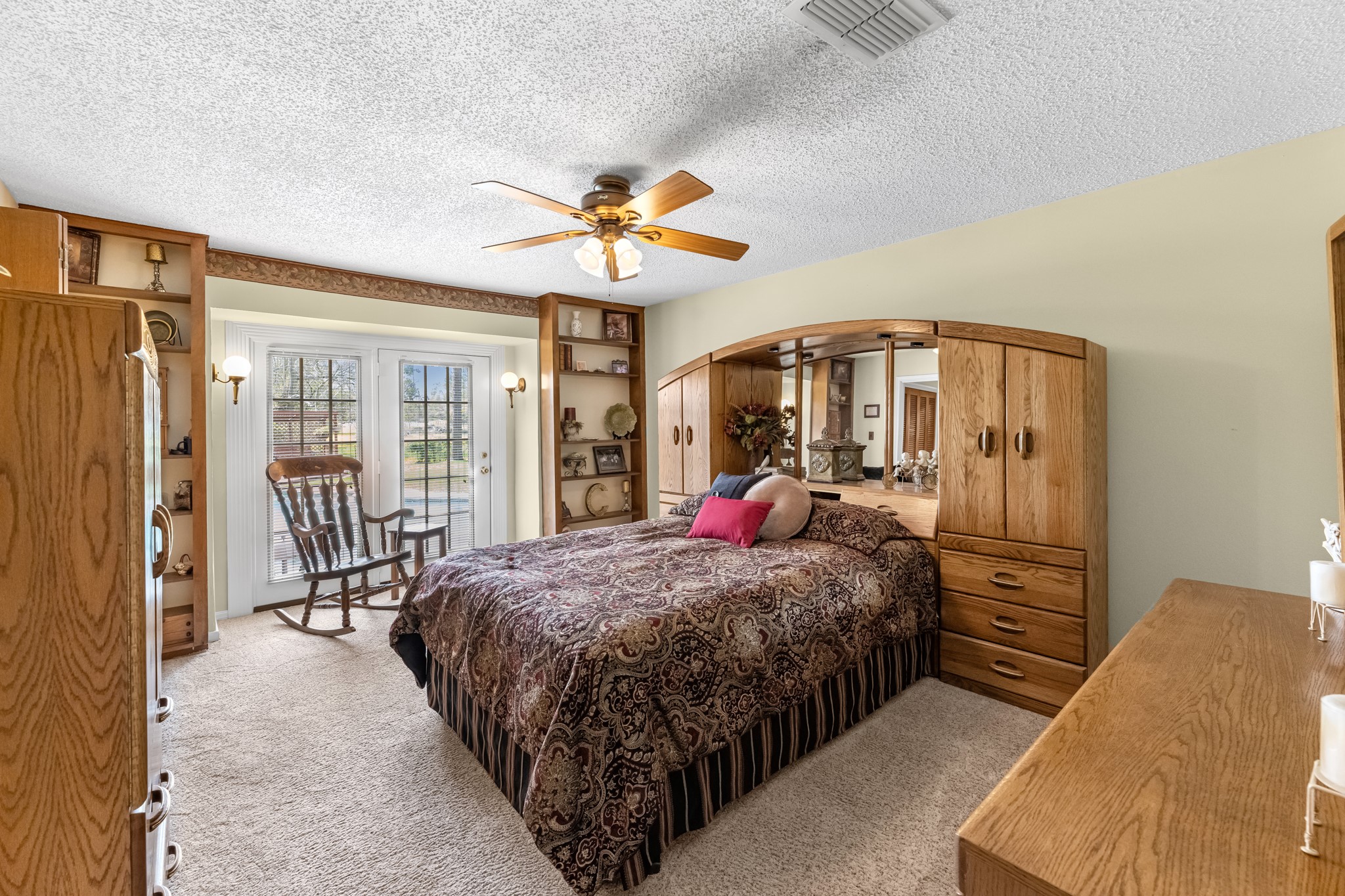 806 Riverside Drive Property Photo 16