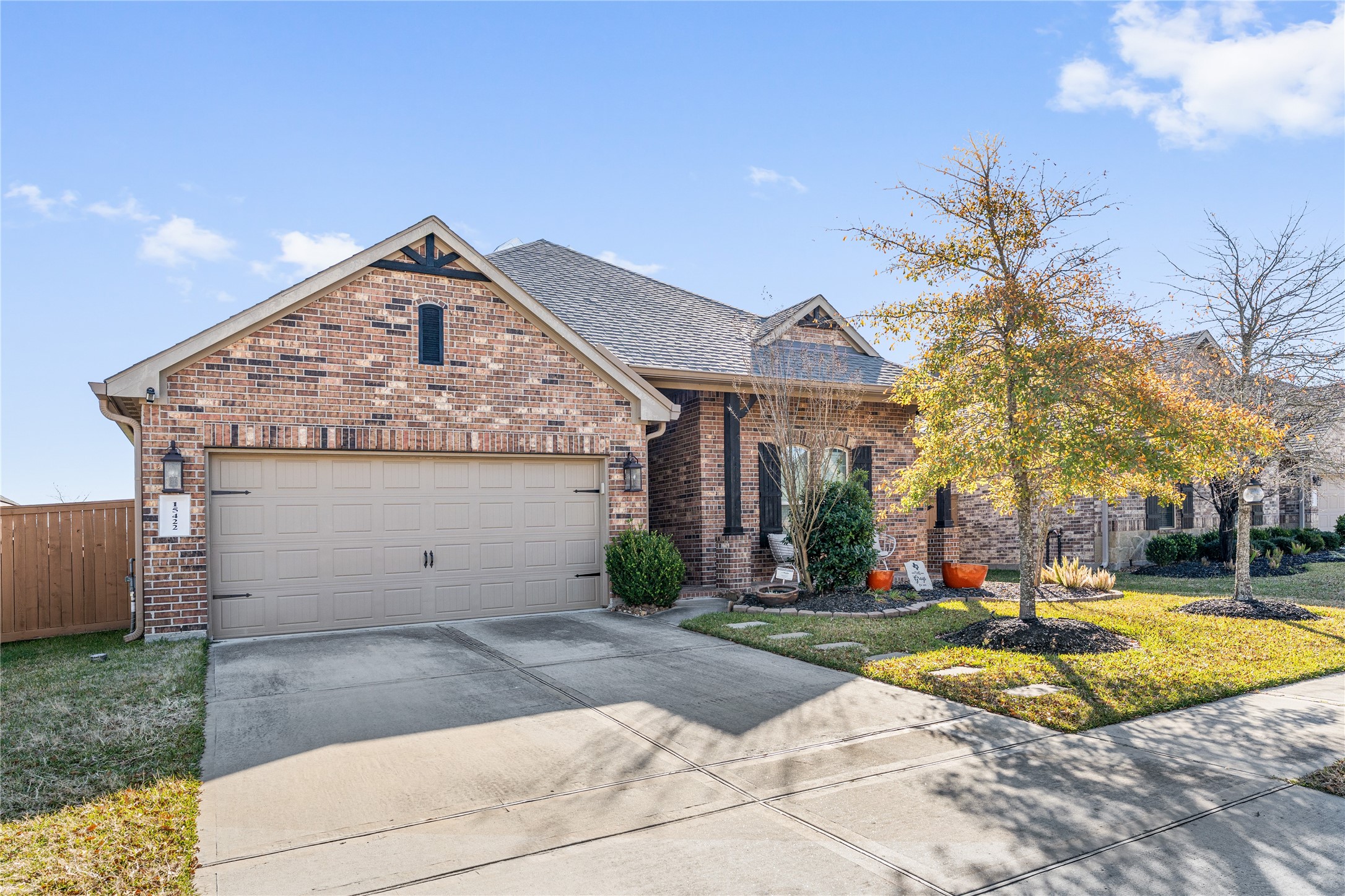 15422 Hopkins Cedar Drive Property Photo 2