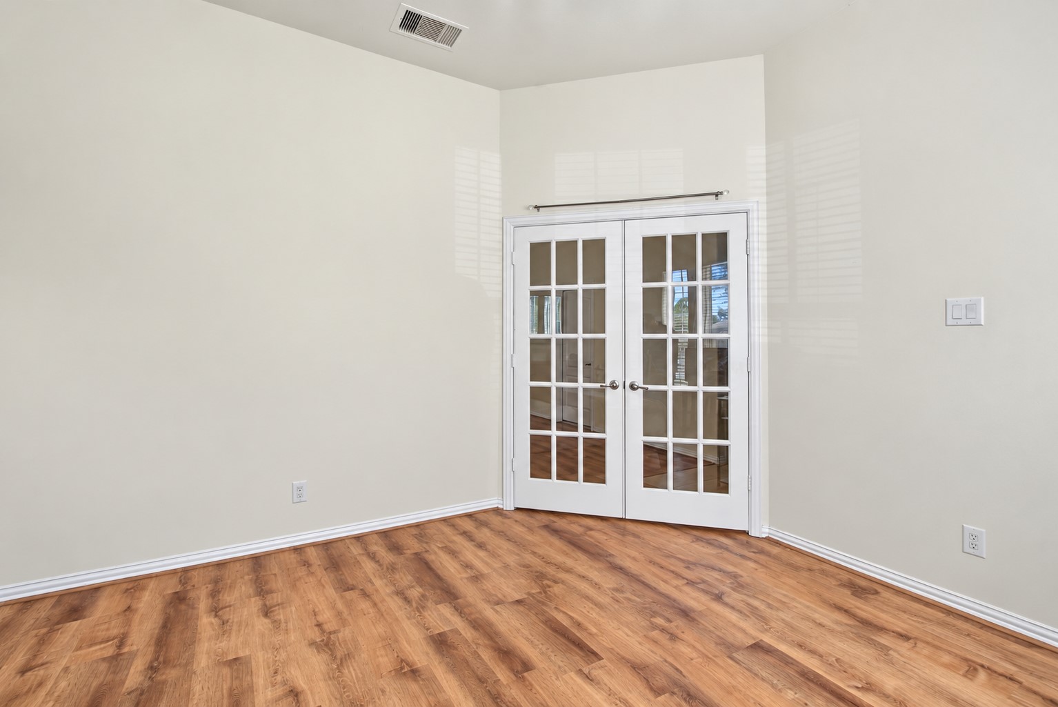 2209 Maple Point Drive N Property Photo 8