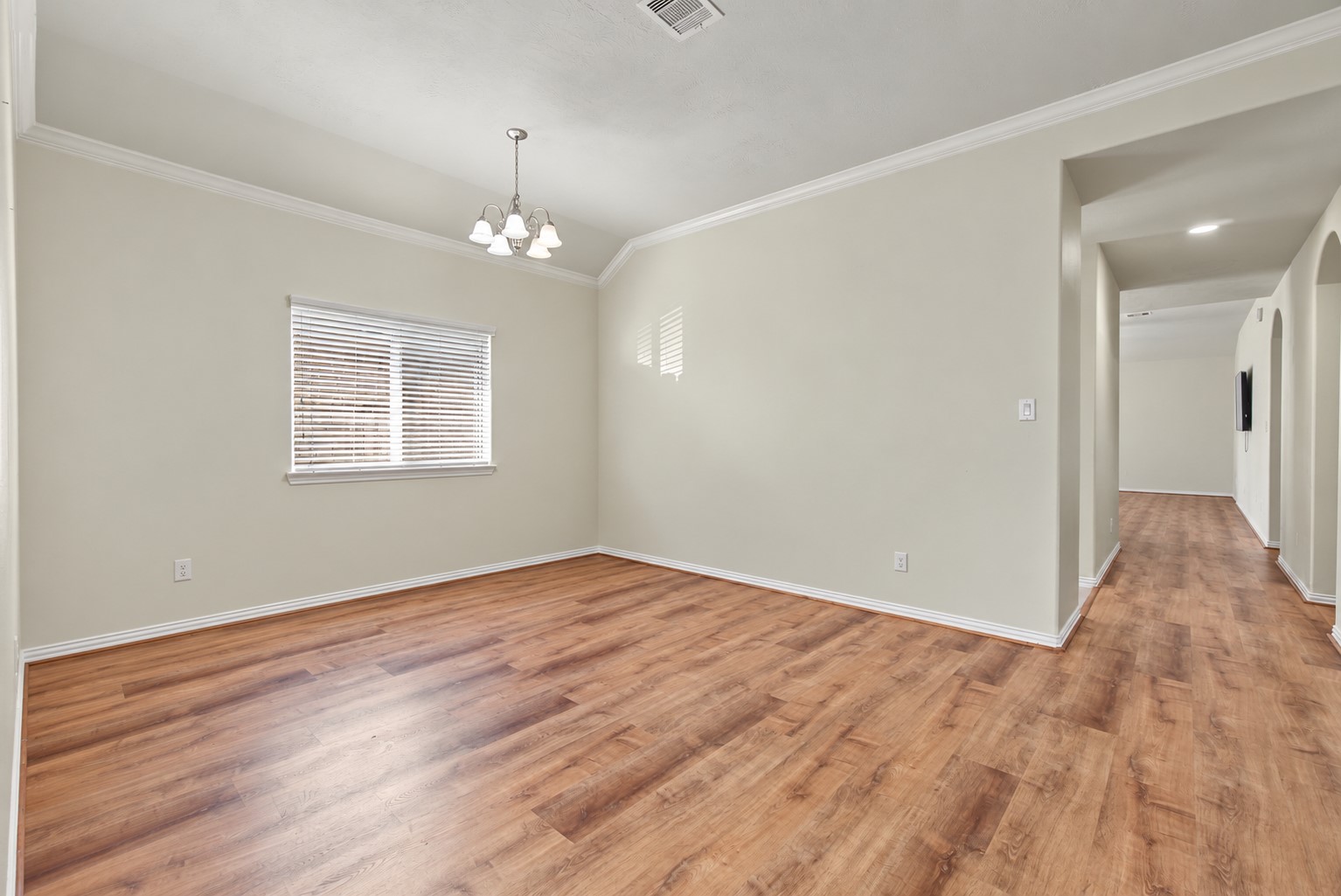 2209 Maple Point Drive N Property Photo 9