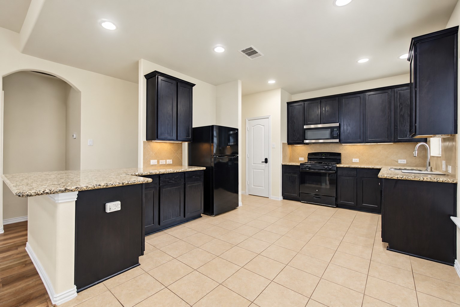 2209 Maple Point Drive N Property Photo 10