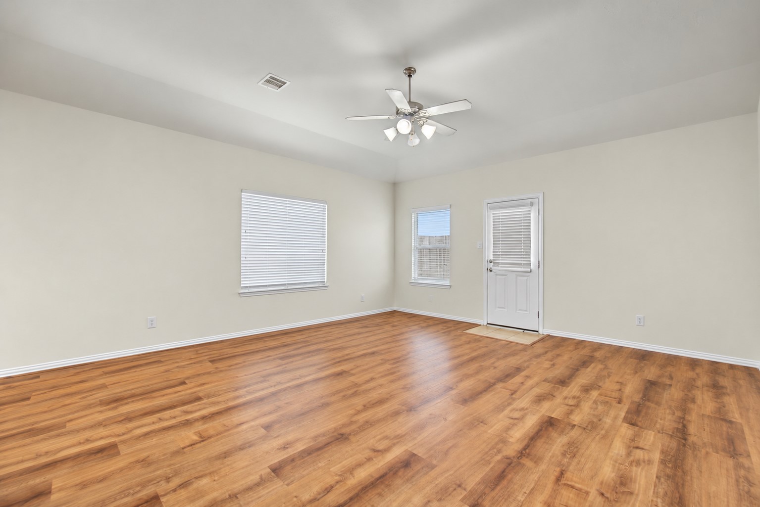 2209 Maple Point Drive N Property Photo 14