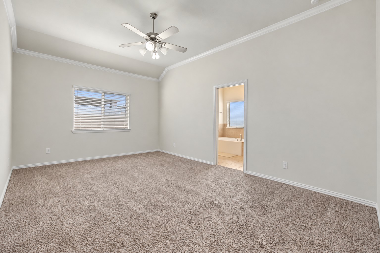 2209 Maple Point Drive N Property Photo 15