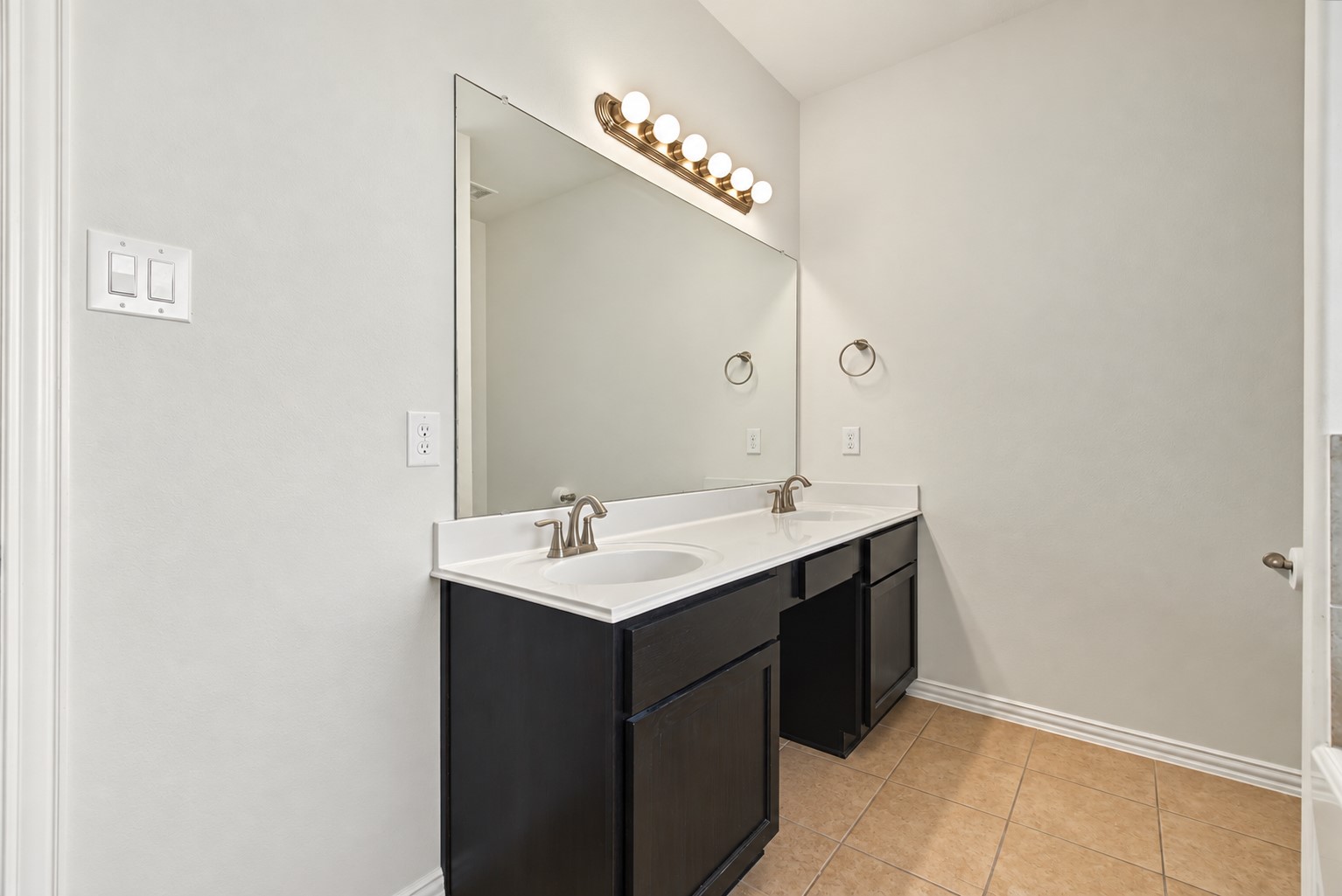2209 Maple Point Drive N Property Photo 17