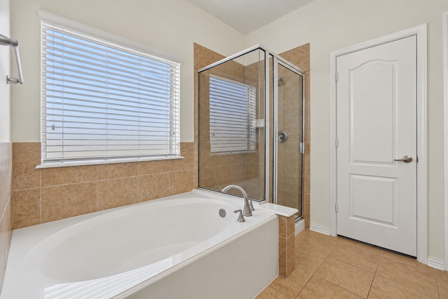 2209 Maple Point Drive N Property Photo 18