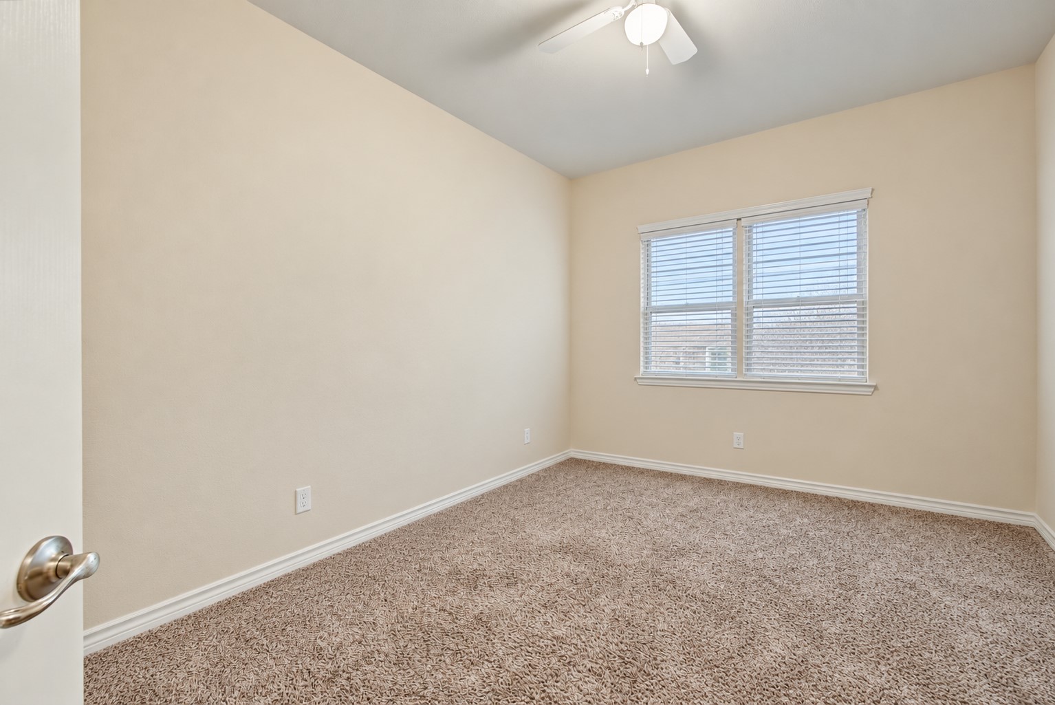 2209 Maple Point Drive N Property Photo 21