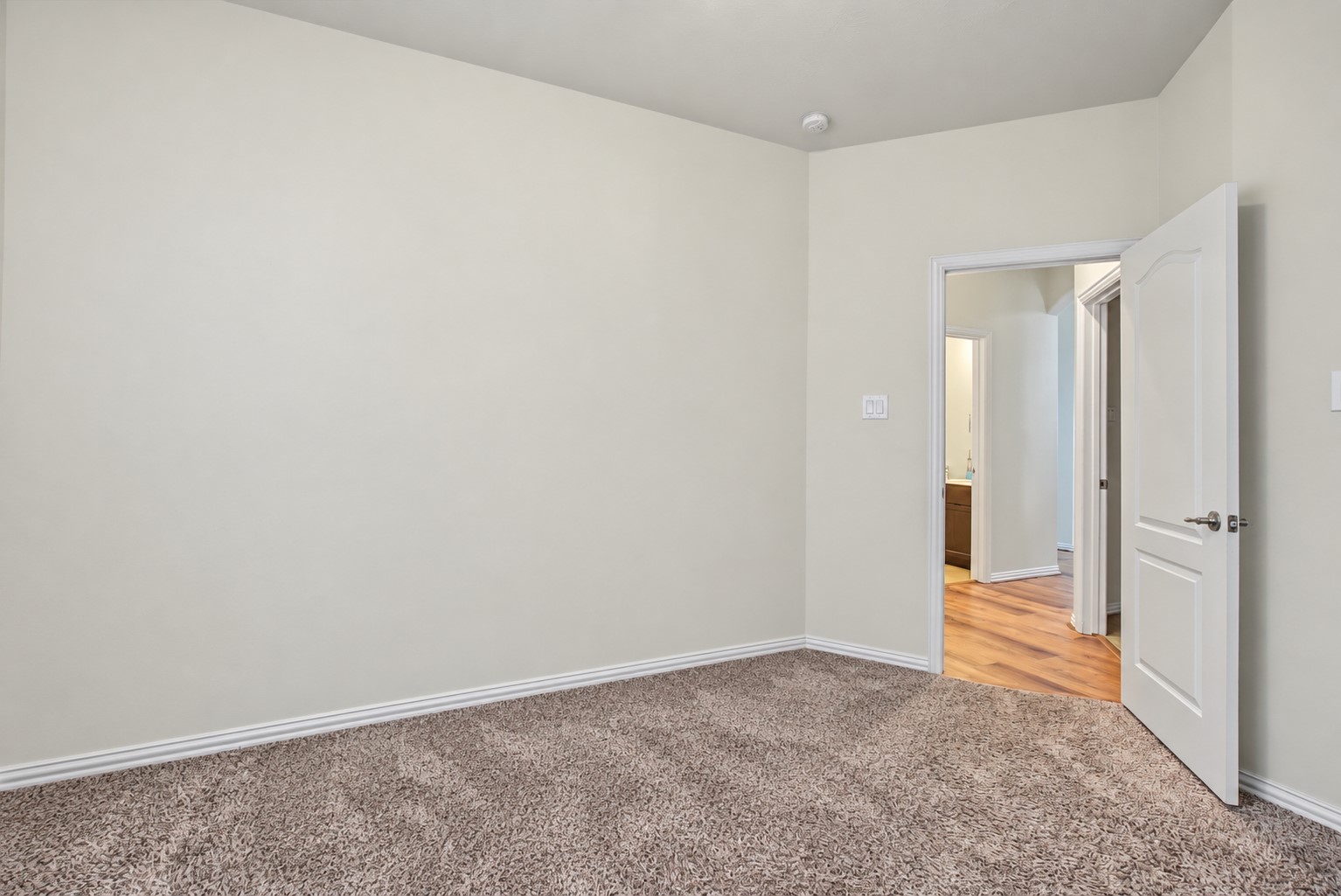 2209 Maple Point Drive N Property Photo 23