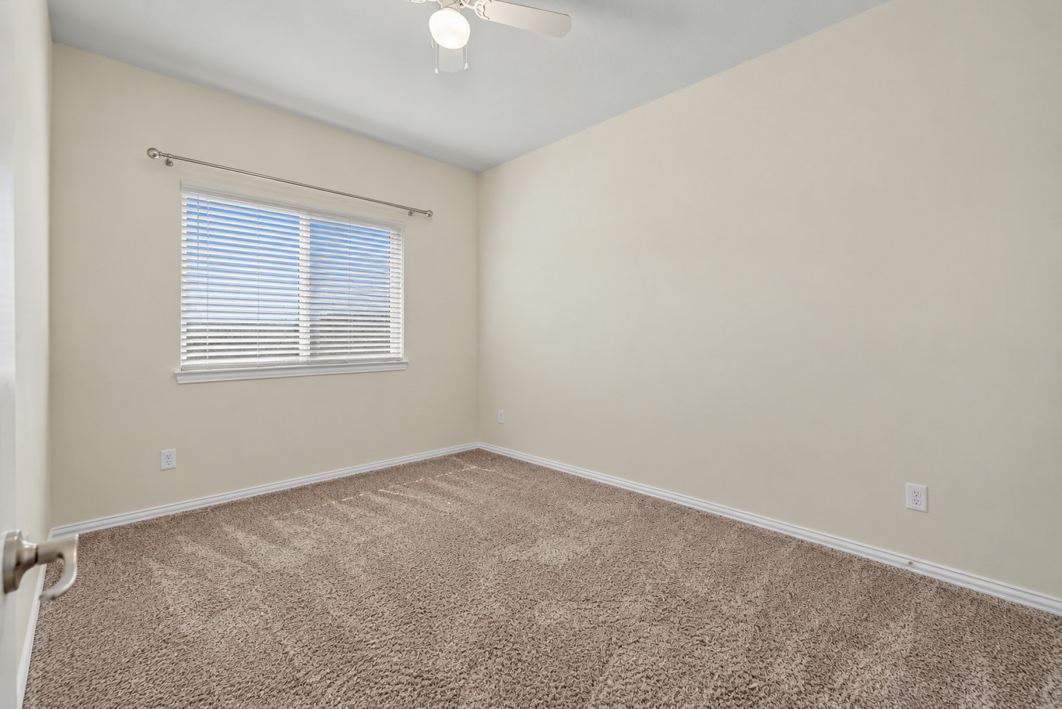 2209 Maple Point Drive N Property Photo 24