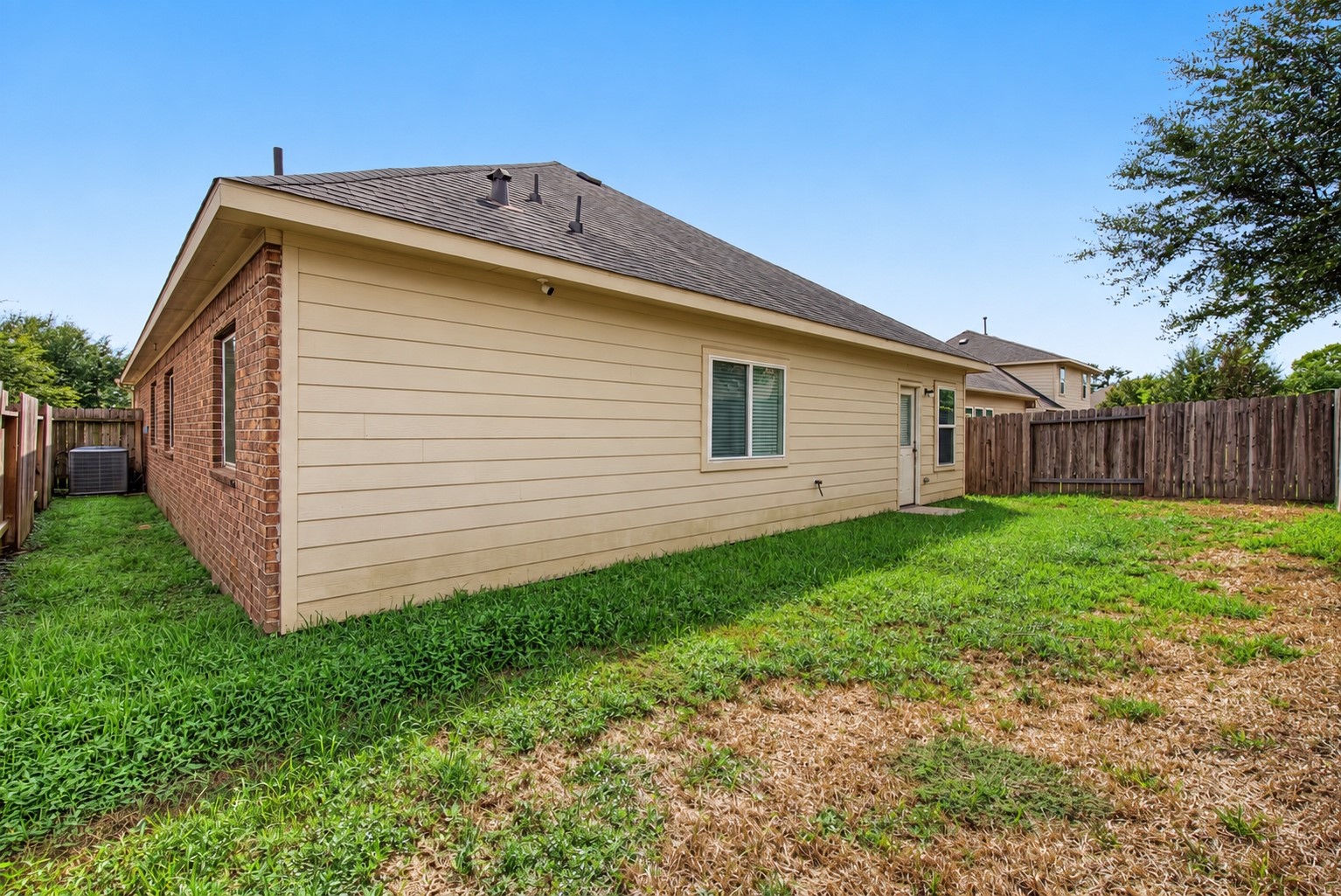 2209 Maple Point Drive N Property Photo 26