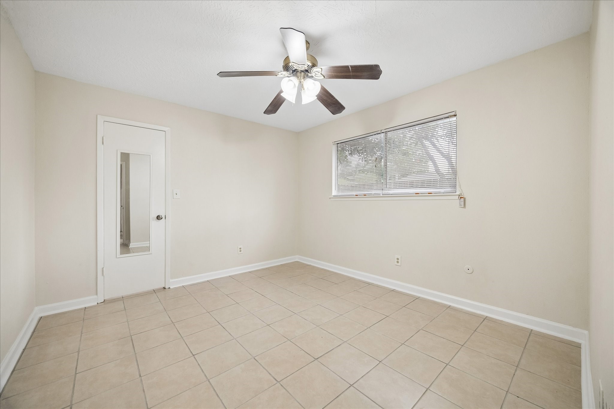 11834 S Fairhollow Lane Property Photo 9