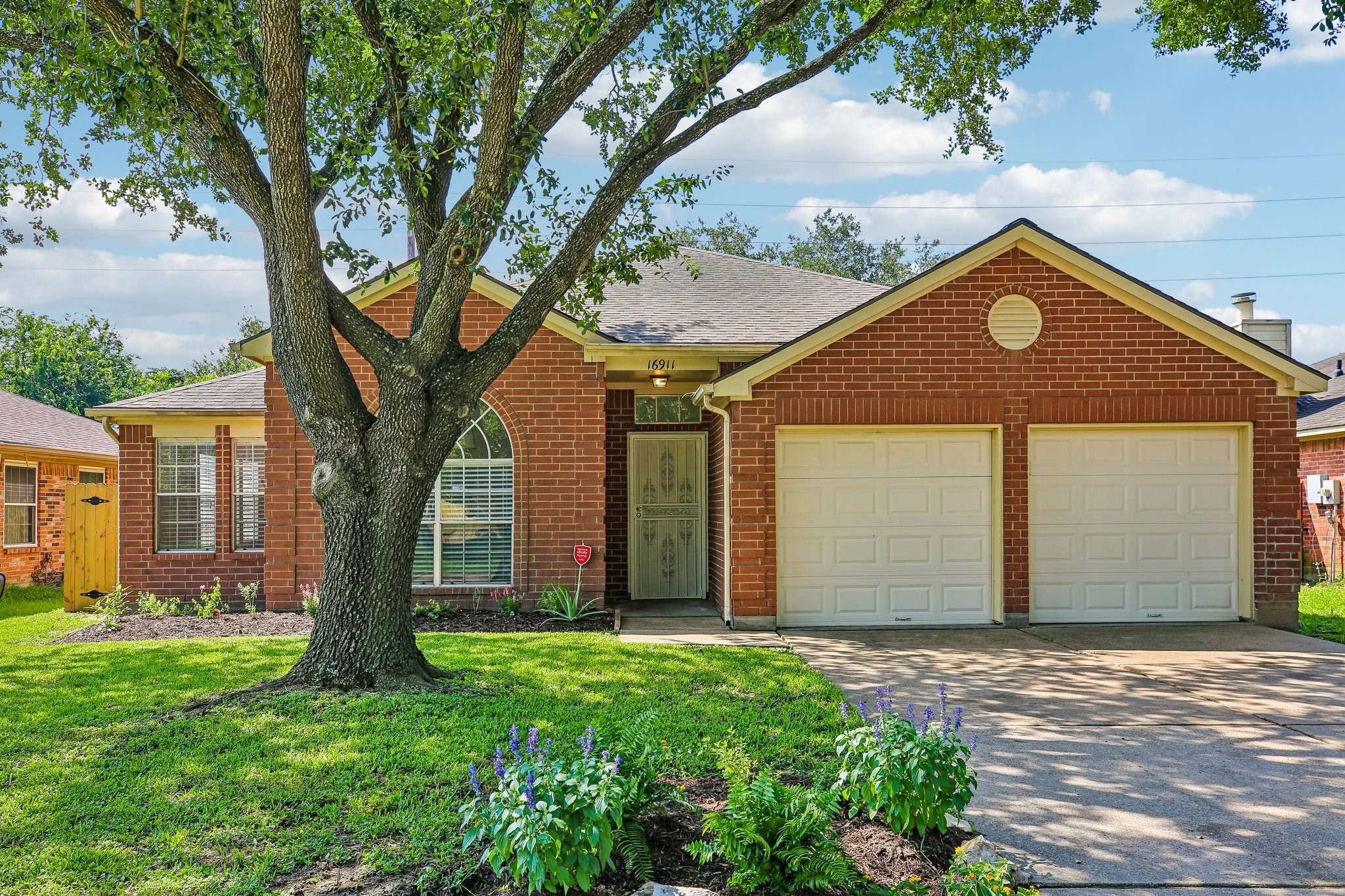 16911 Bouldgreen Property Photo 1