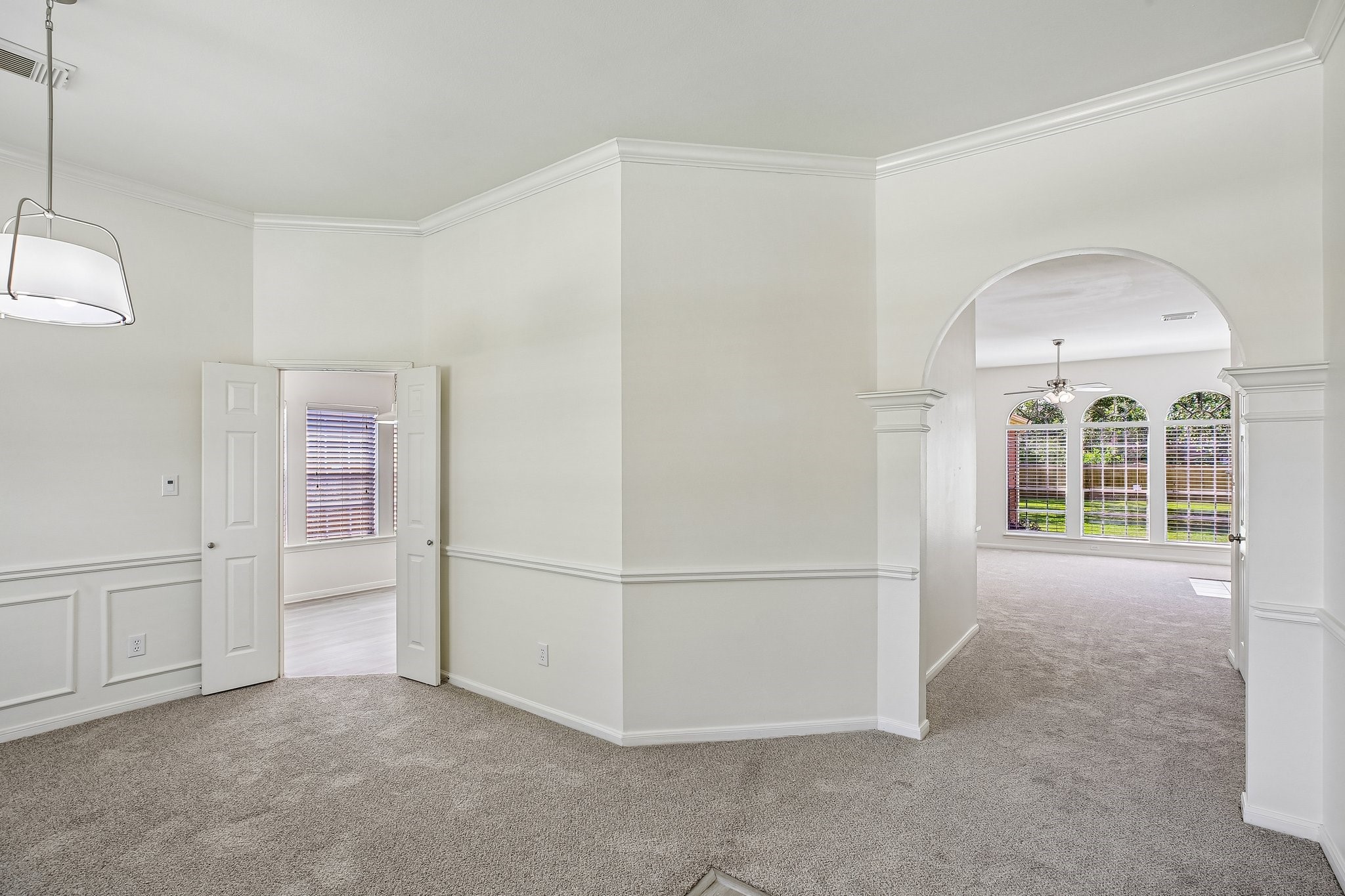 16911 Bouldgreen Property Photo 4