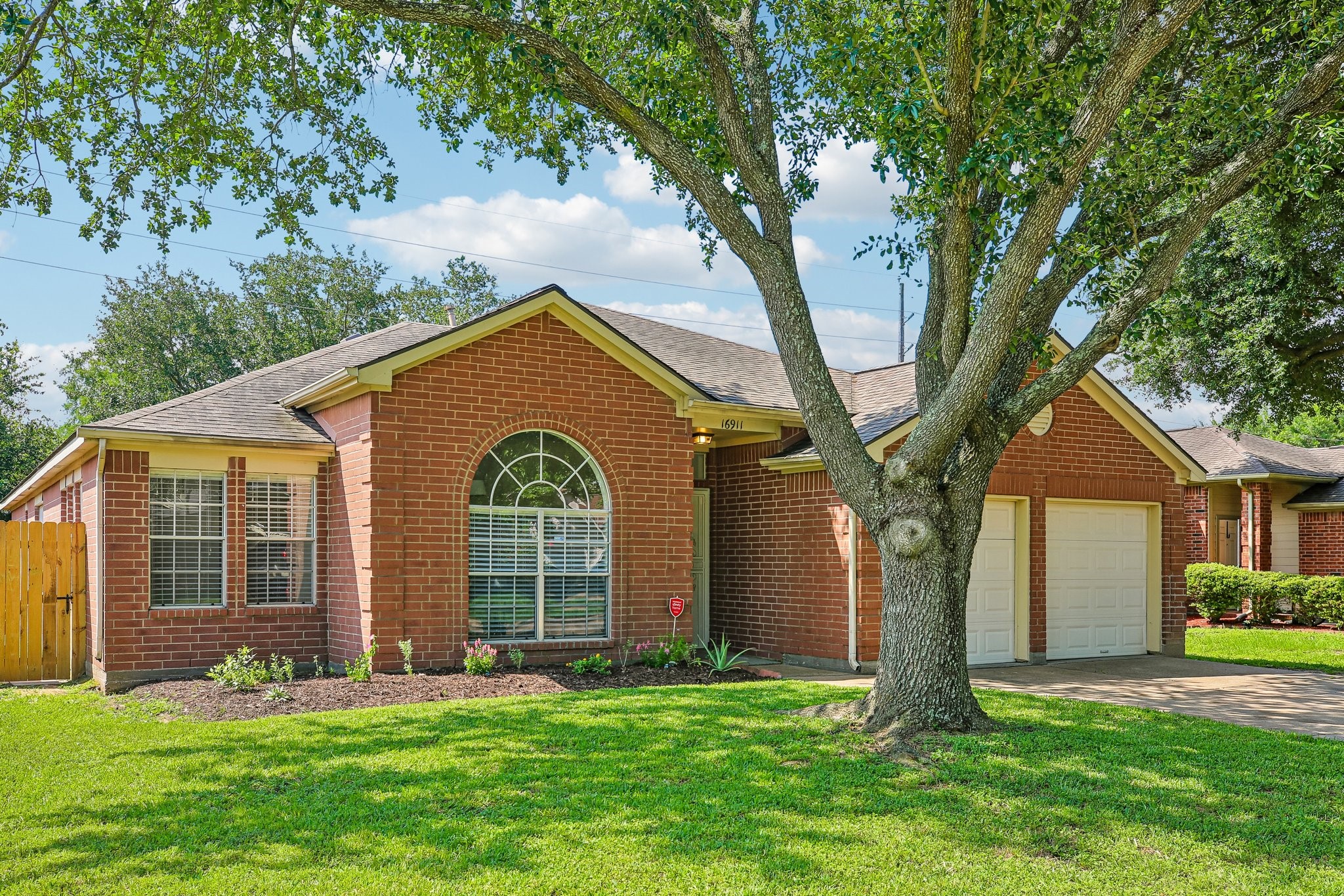 16911 Bouldgreen Property Photo 7