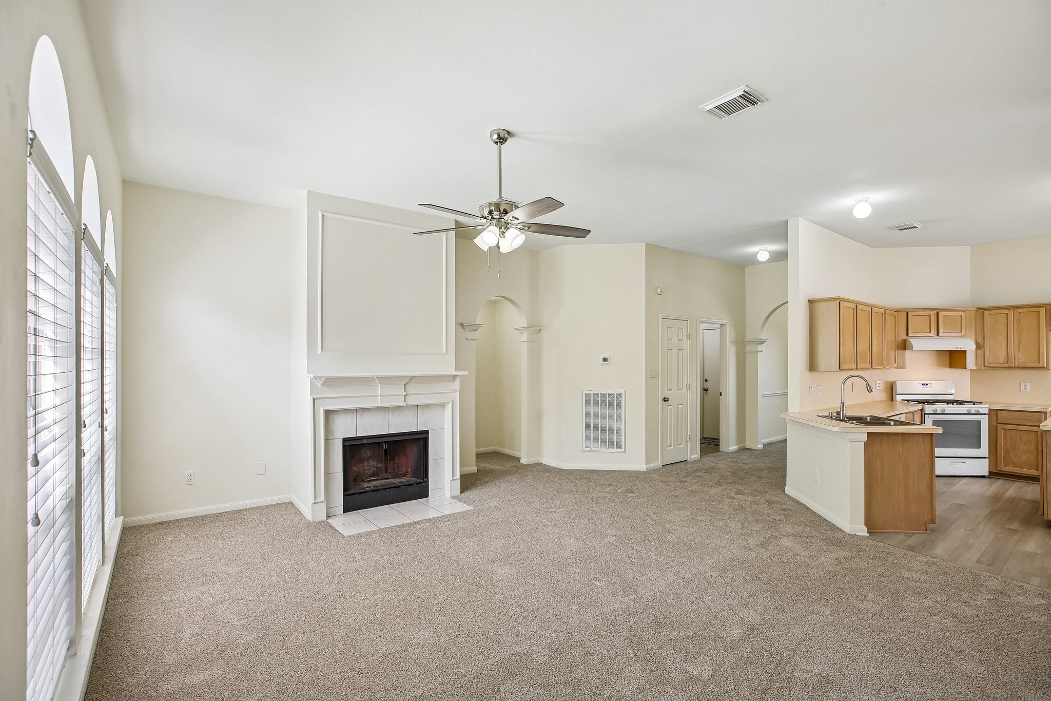 16911 Bouldgreen Property Photo 10