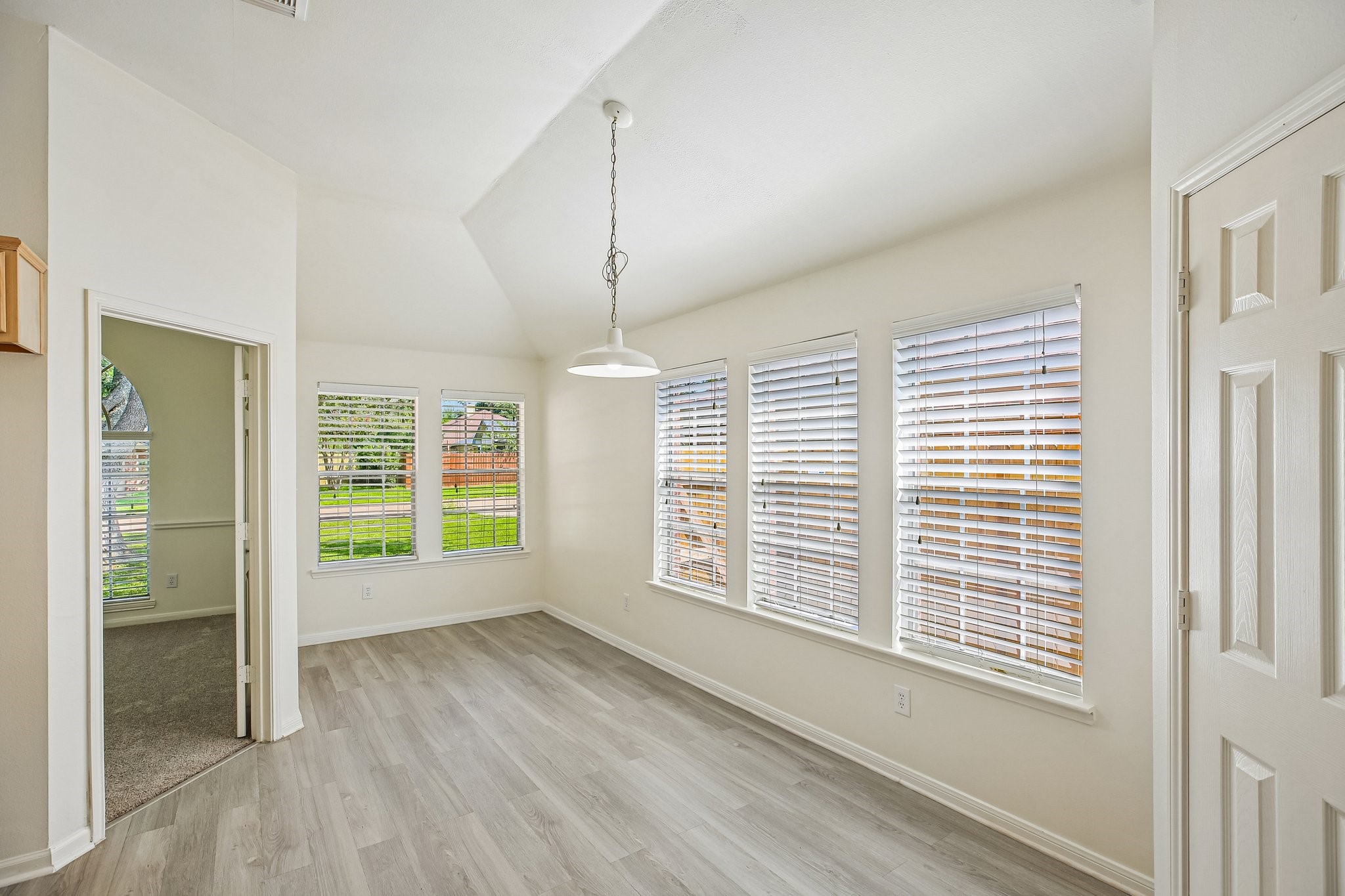 16911 Bouldgreen Property Photo 13
