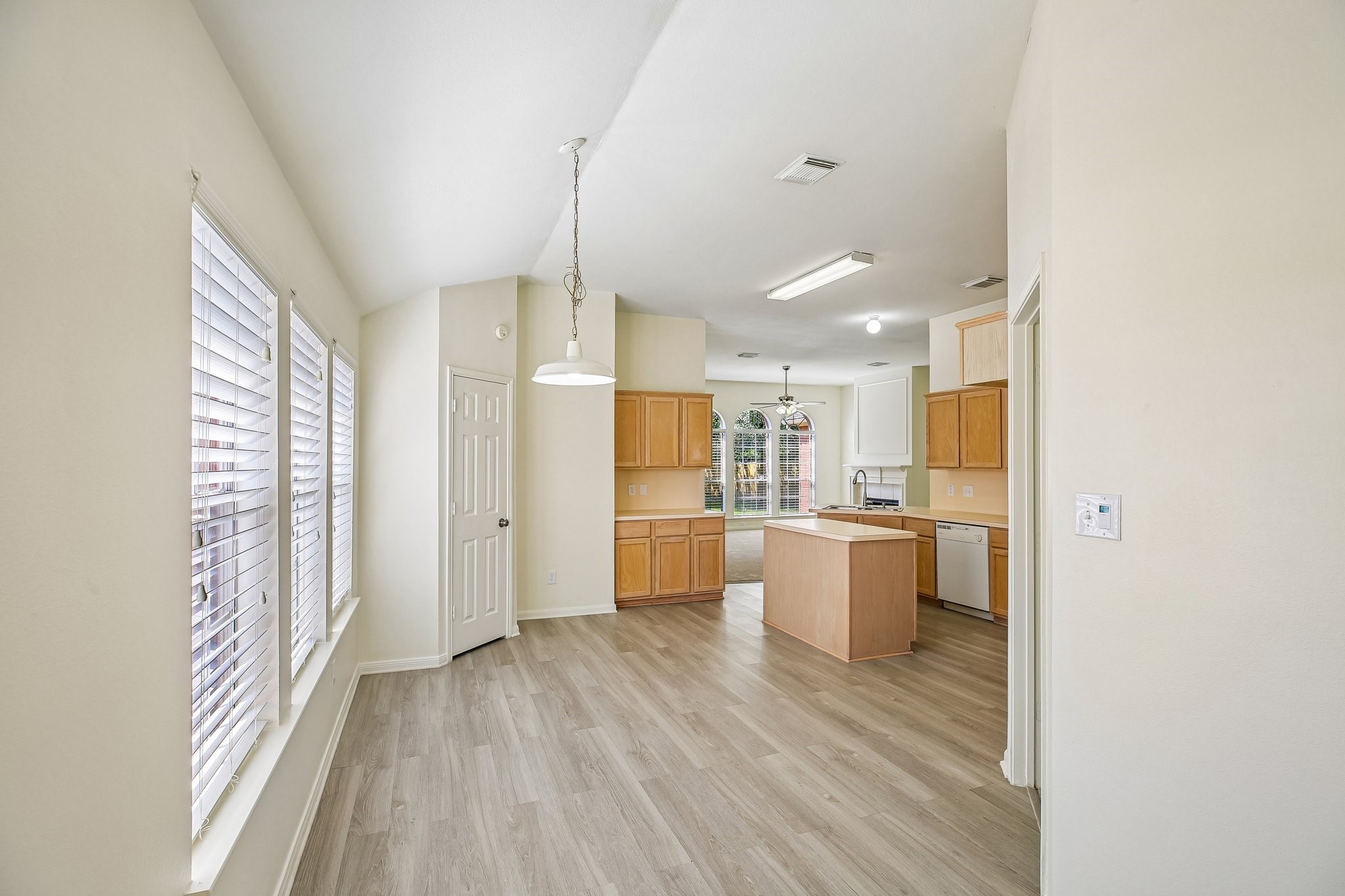 16911 Bouldgreen Property Photo 14