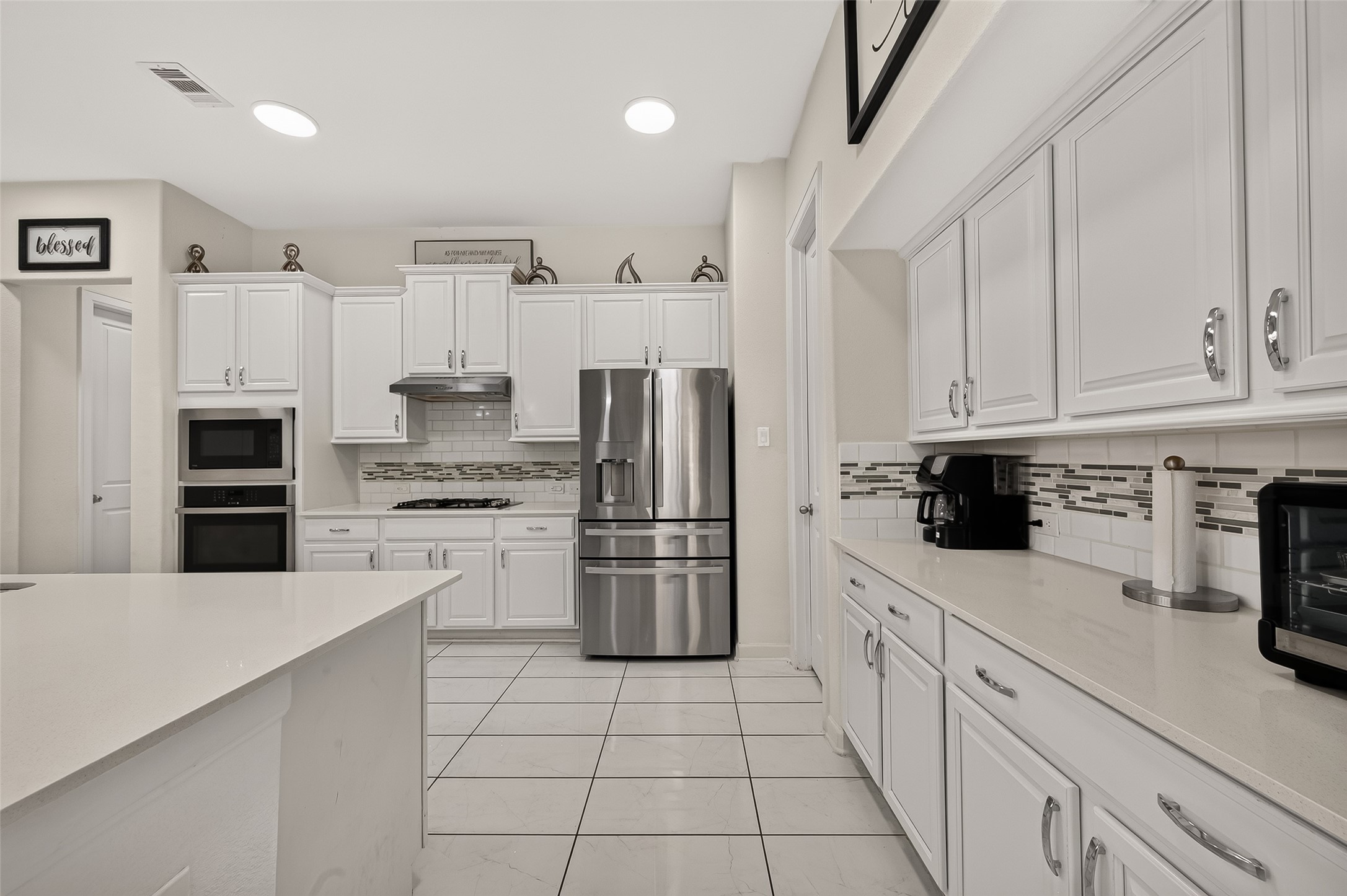 6643 Eastchester Drive Property Photo 18