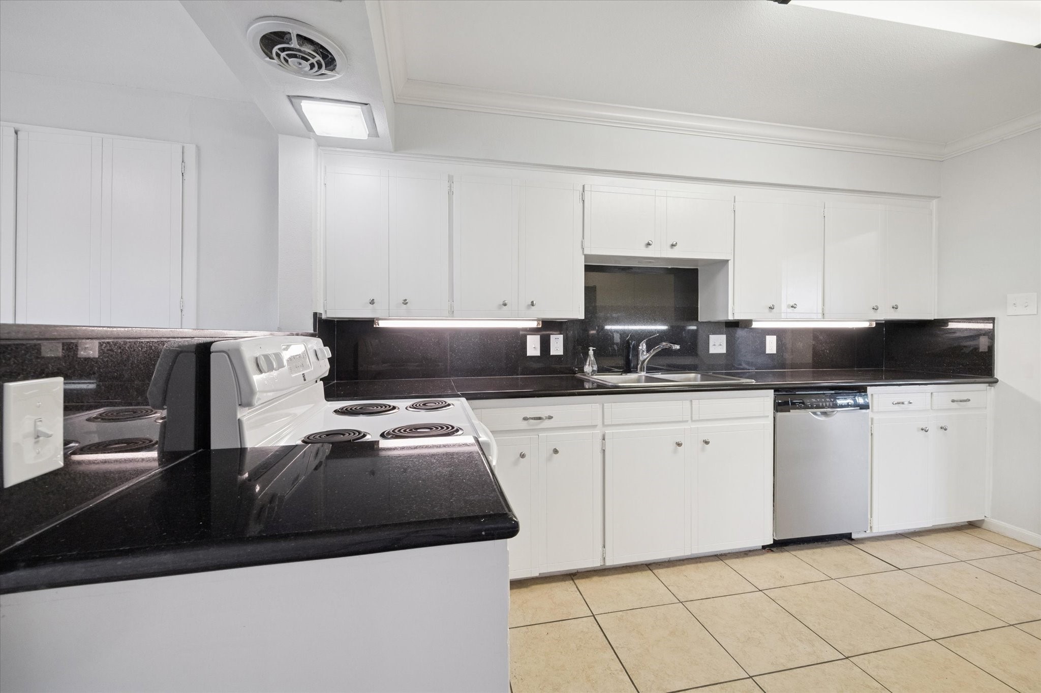 5122 Locust Street Property Photo 4