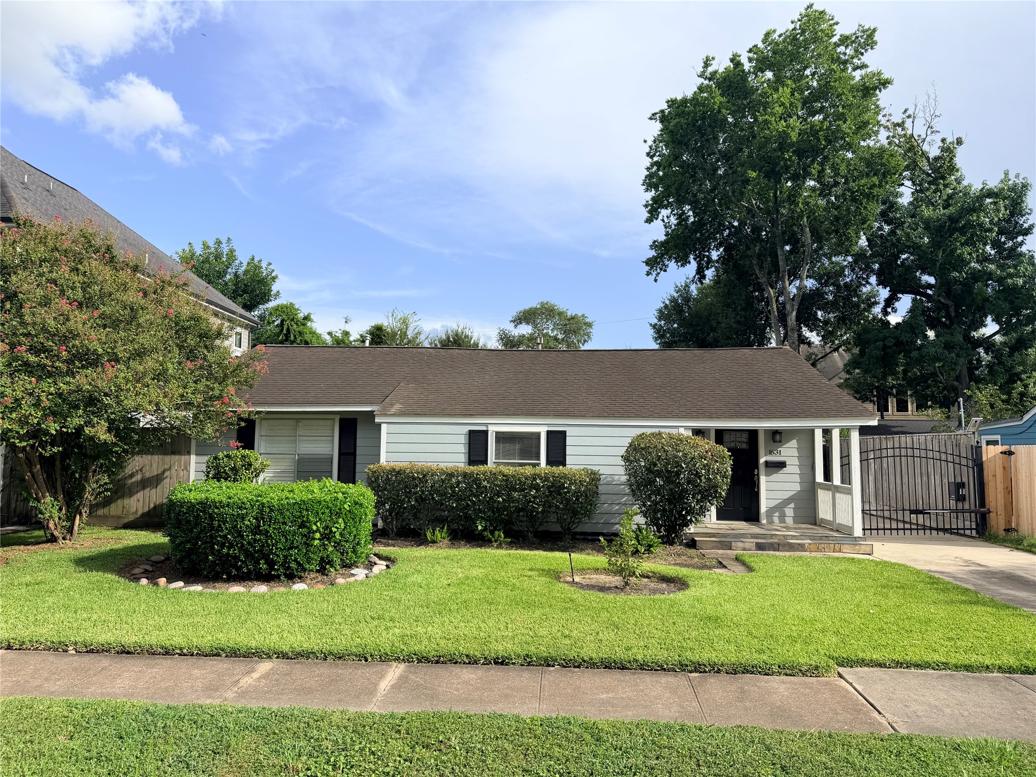 1631 Chantilly Lane Property Photo 1