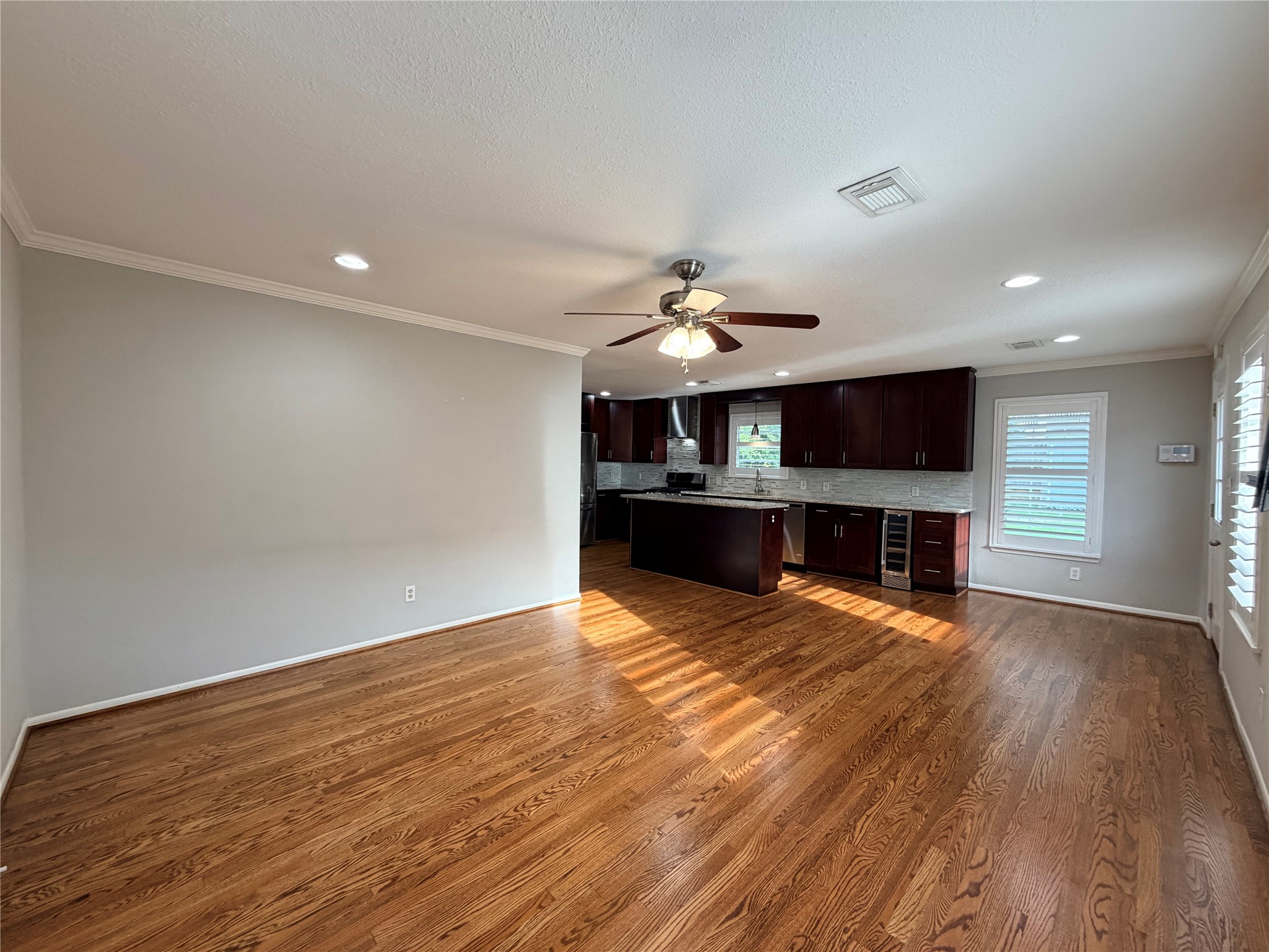 1631 Chantilly Lane Property Photo 3