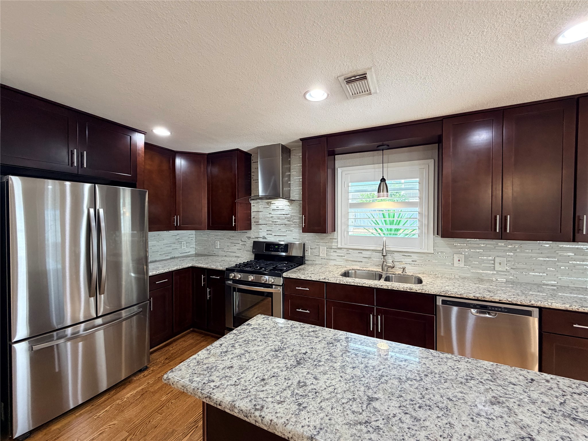1631 Chantilly Lane Property Photo 6