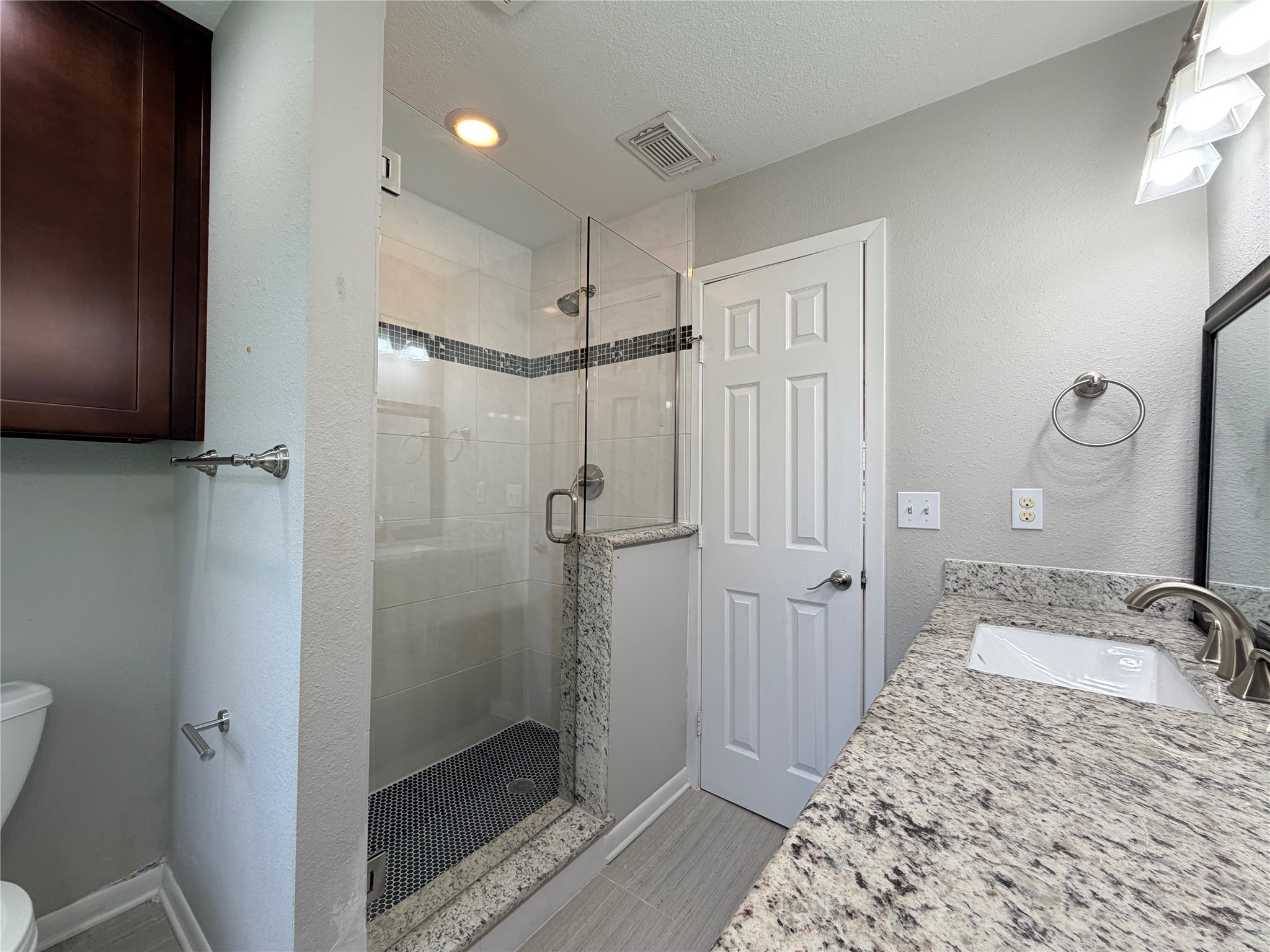 1631 Chantilly Lane Property Photo 14