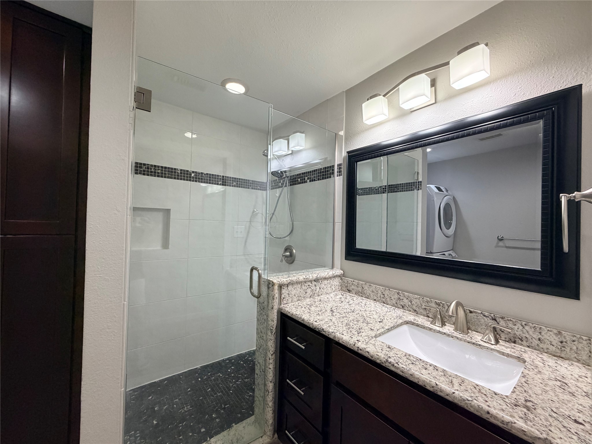 1631 Chantilly Lane Property Photo 17
